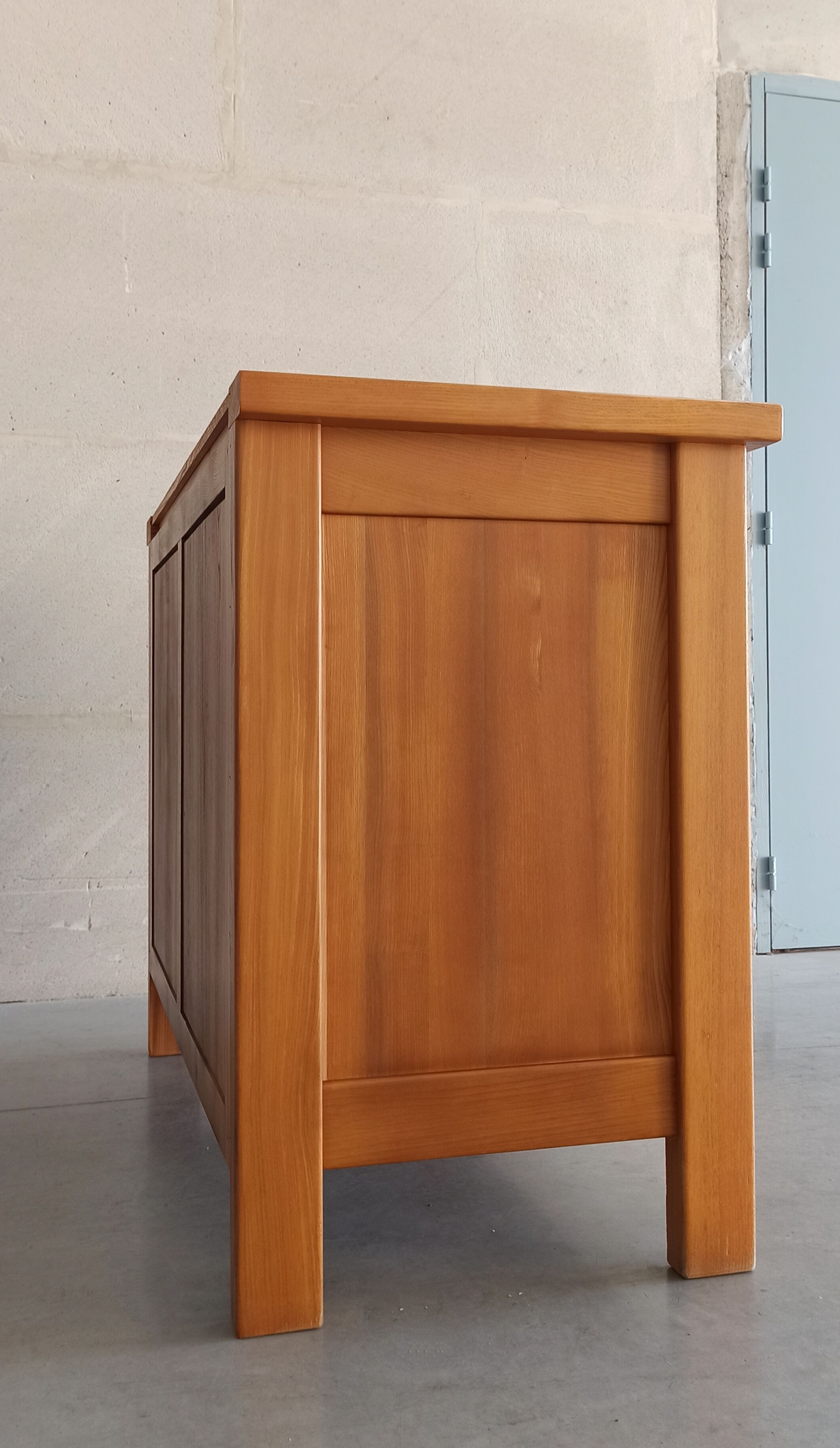 Elm sideboard Maison Regain, 80's