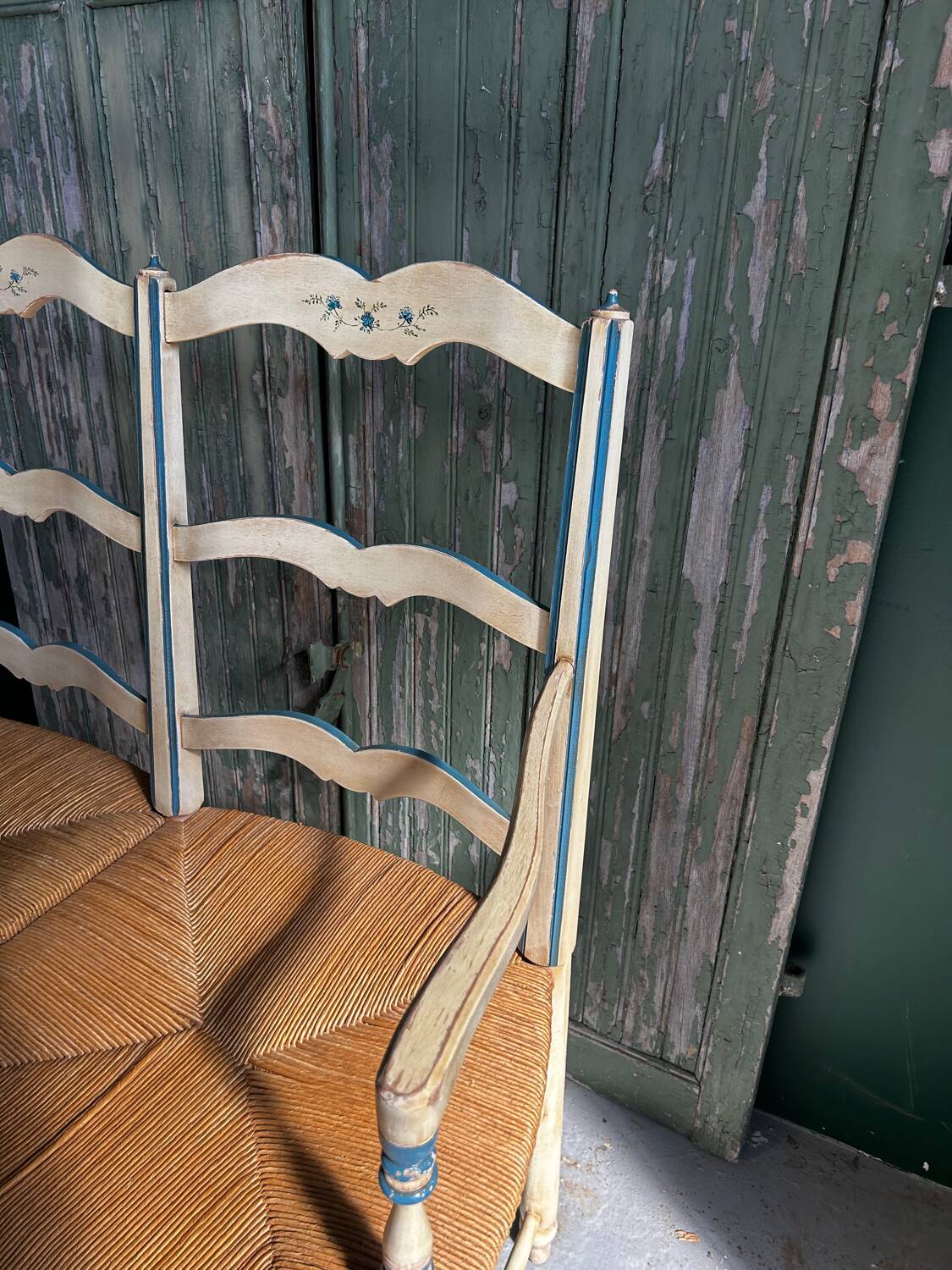 Antique hand-painted Provençal radassier – Straw seat