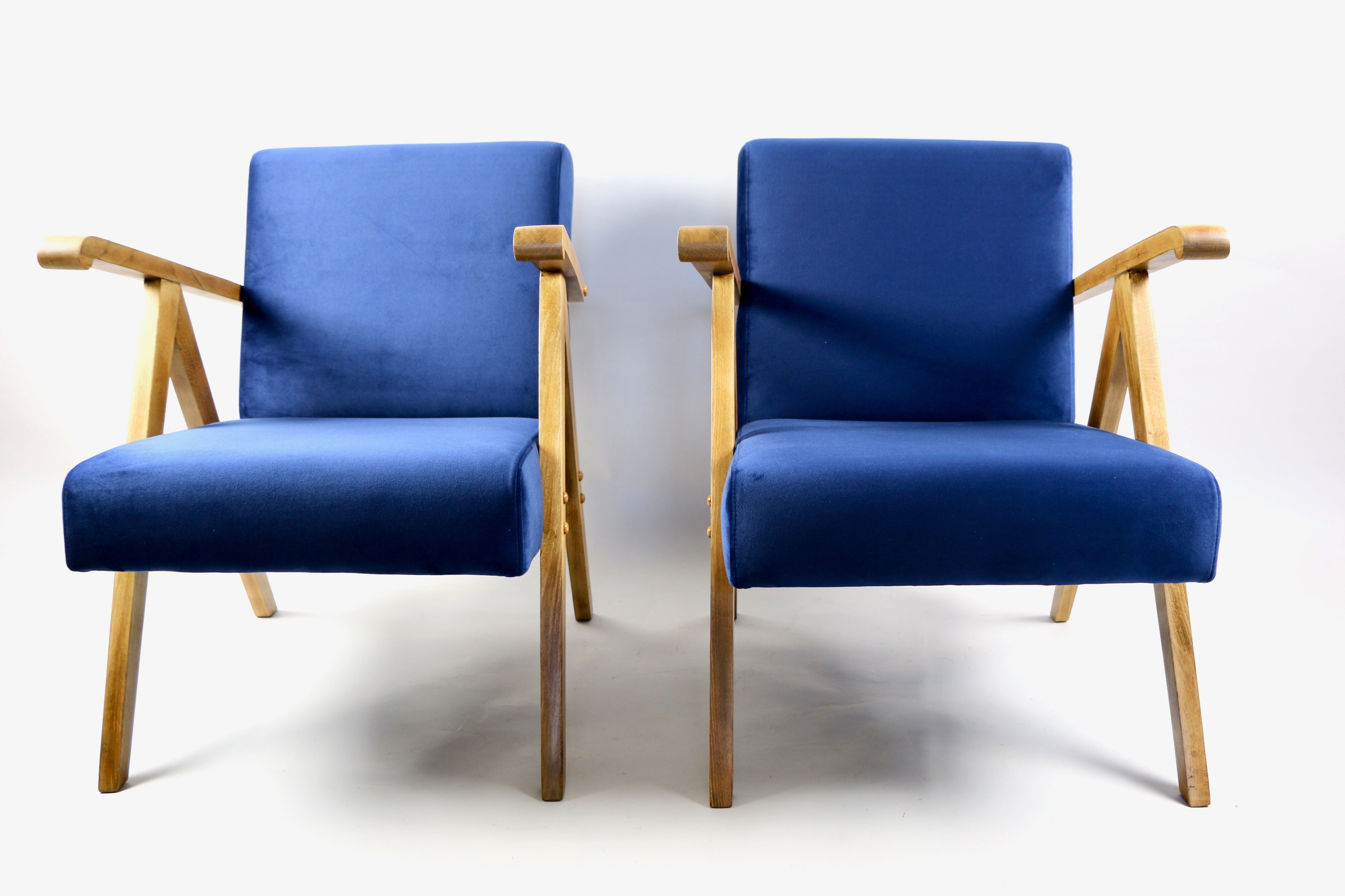 Fauteuils en velours bleu 1970