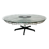 Table basse pivotante italienne en verre et métal, conçue pour Prada, années 1990.
