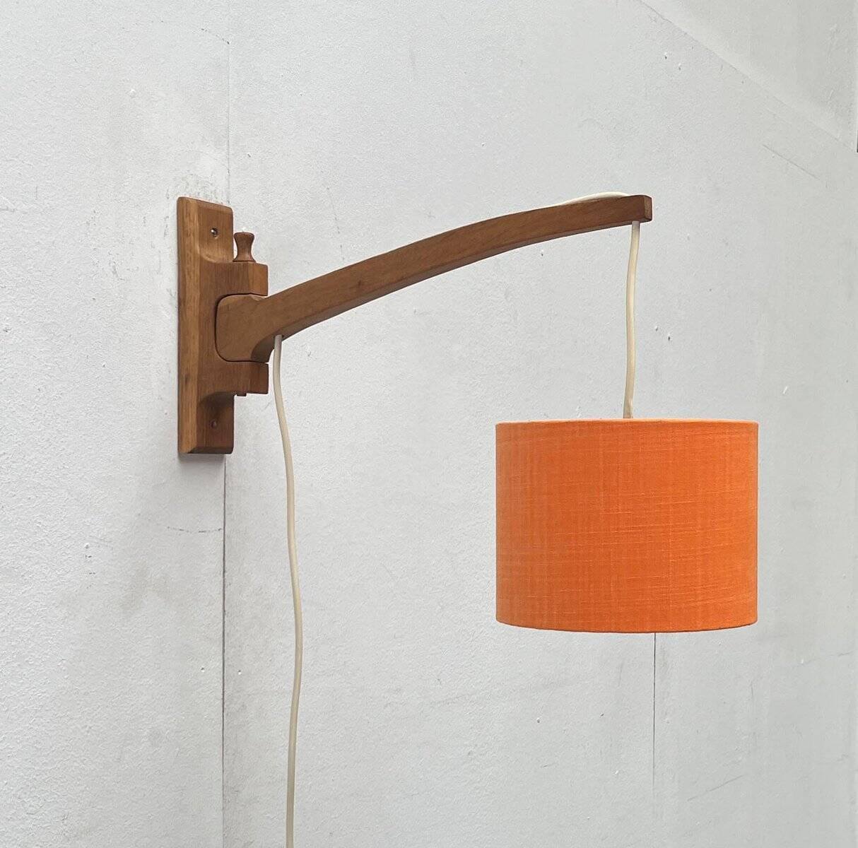 Mid-century cantilever wall lamp with a pivoting arm, 1960s.