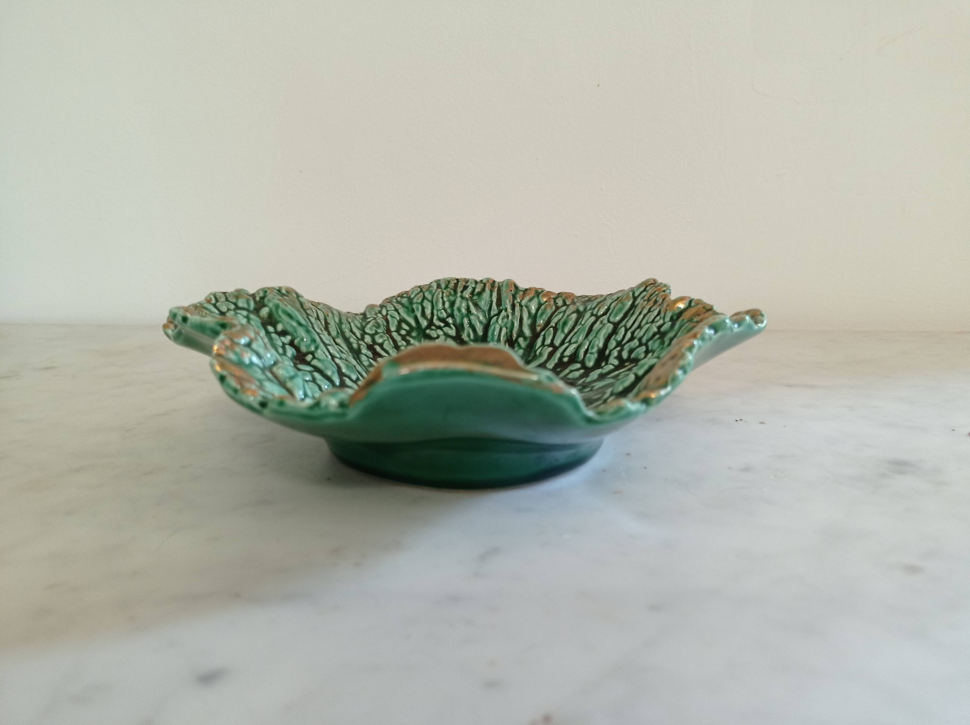 Cabbage leaf in Sarreguemines slip