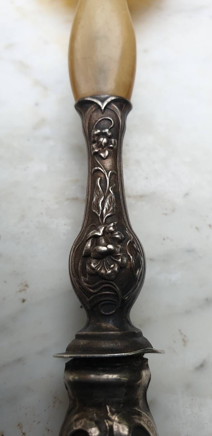 Art Nouveau salad servers in horn and silver metal