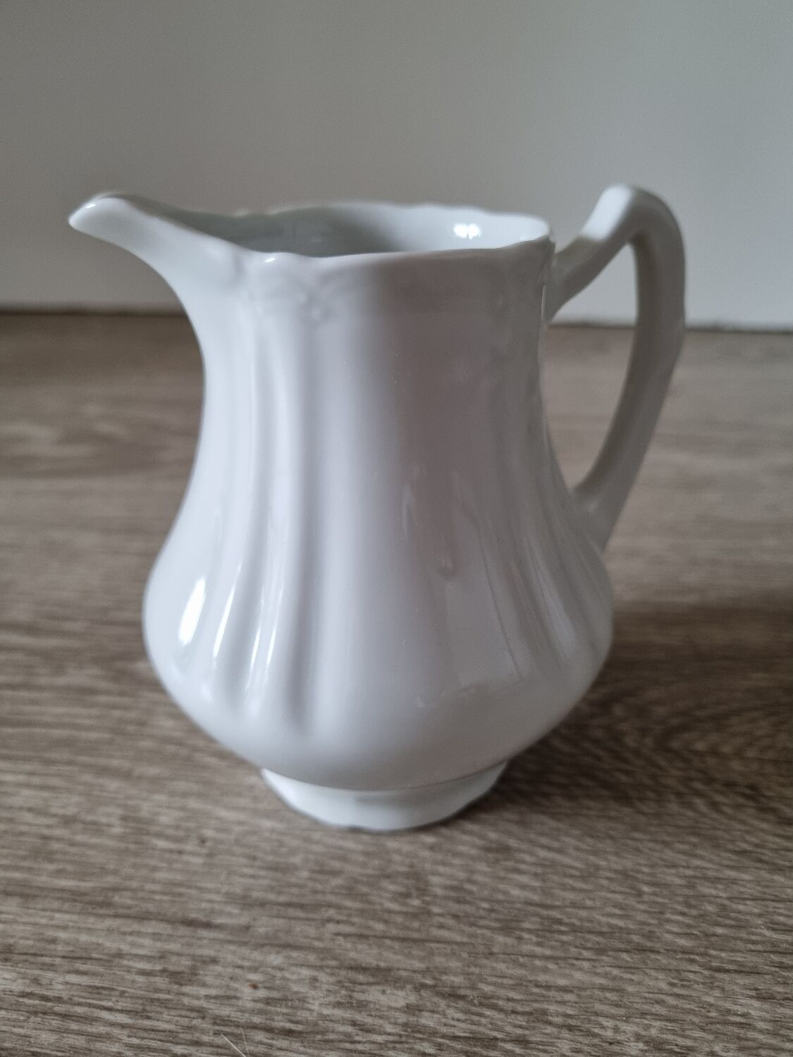 Pot à lait en porcelaine