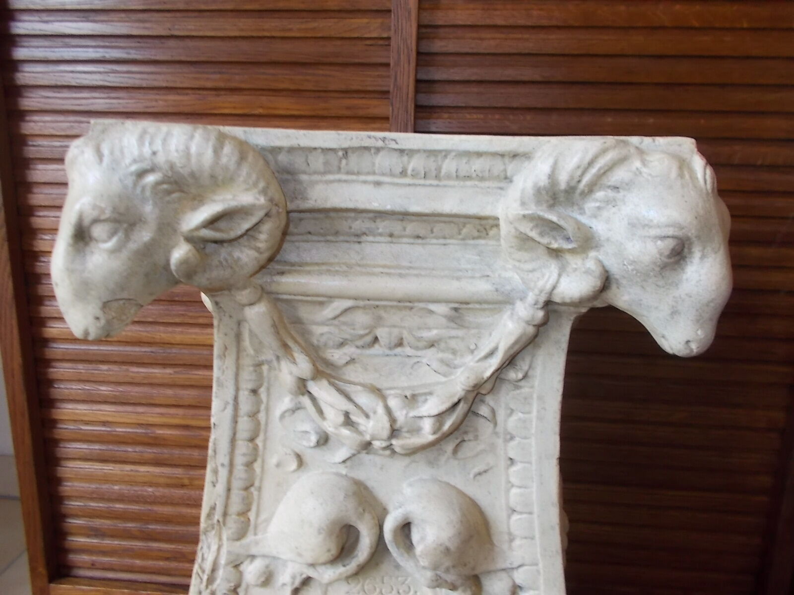 Column pedestal ram heads