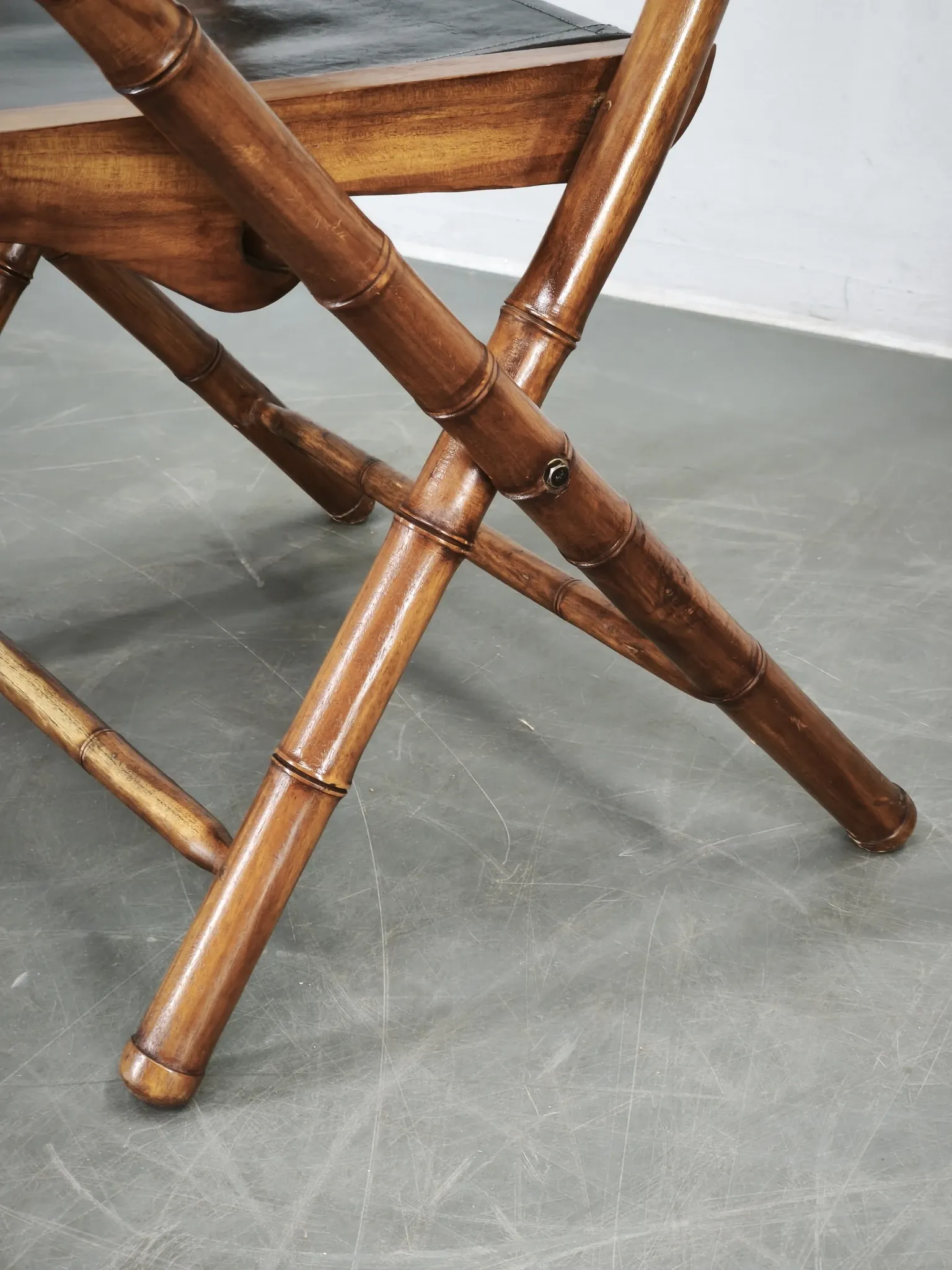 1970s French Folding Safari Chair in Teak, Black Leather and Brass