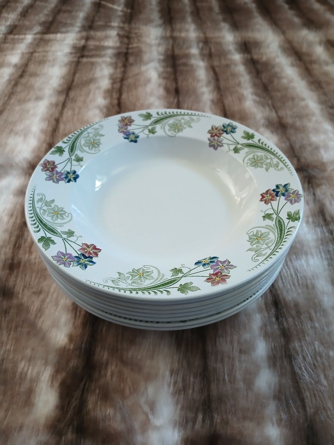 23 assiettes + plat anciens U&C Sarreguemines