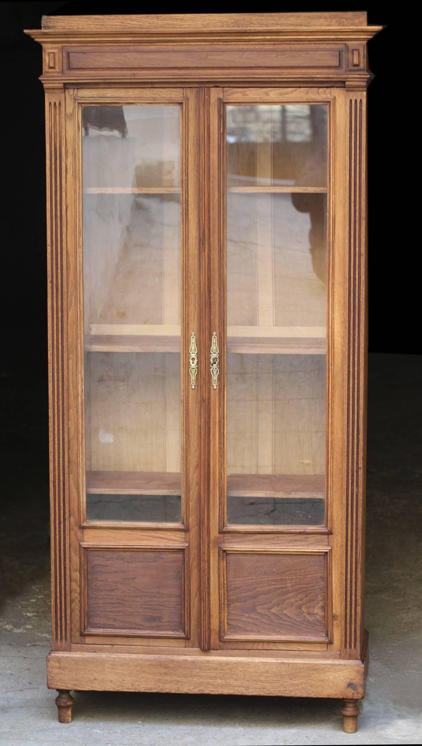 Belle armoire parisienne en chêne (début XXeme).