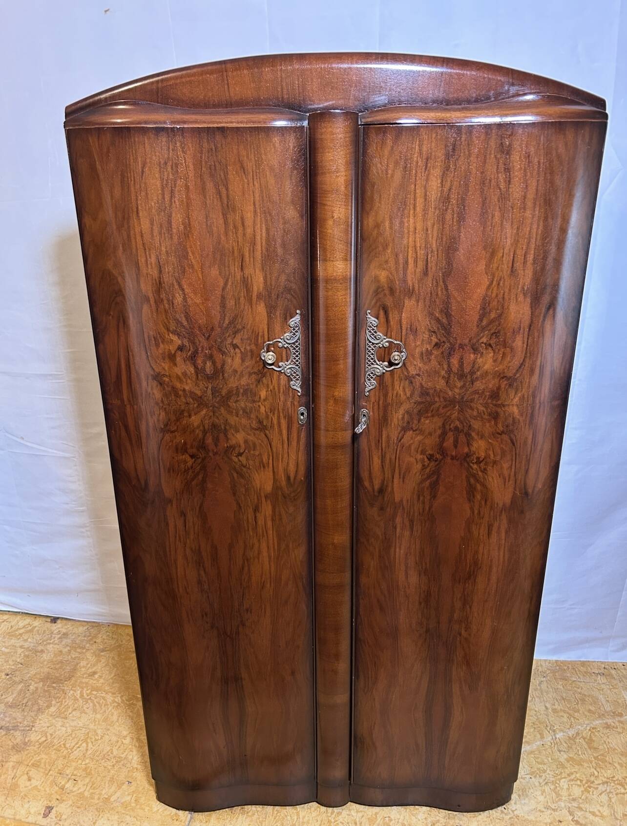 Art Deco Burr Walnut Vintage Brocante Gents Wardrobe (1930–1940)