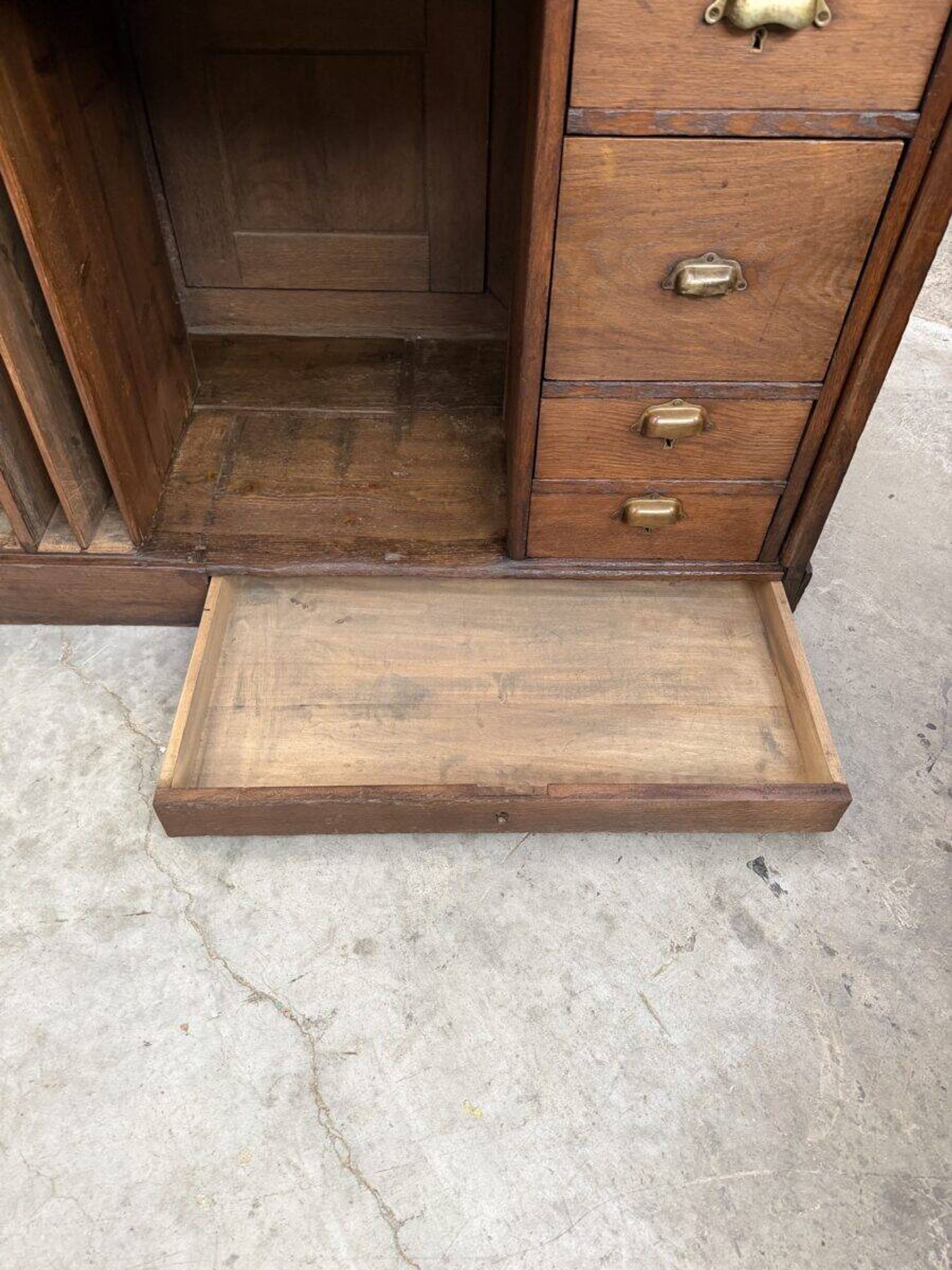 Oak shop counter from the early 20th century.
