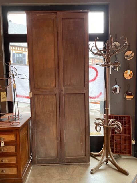 Administrative cabinet