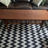 Table basse en teck design danois et porte revue cannage