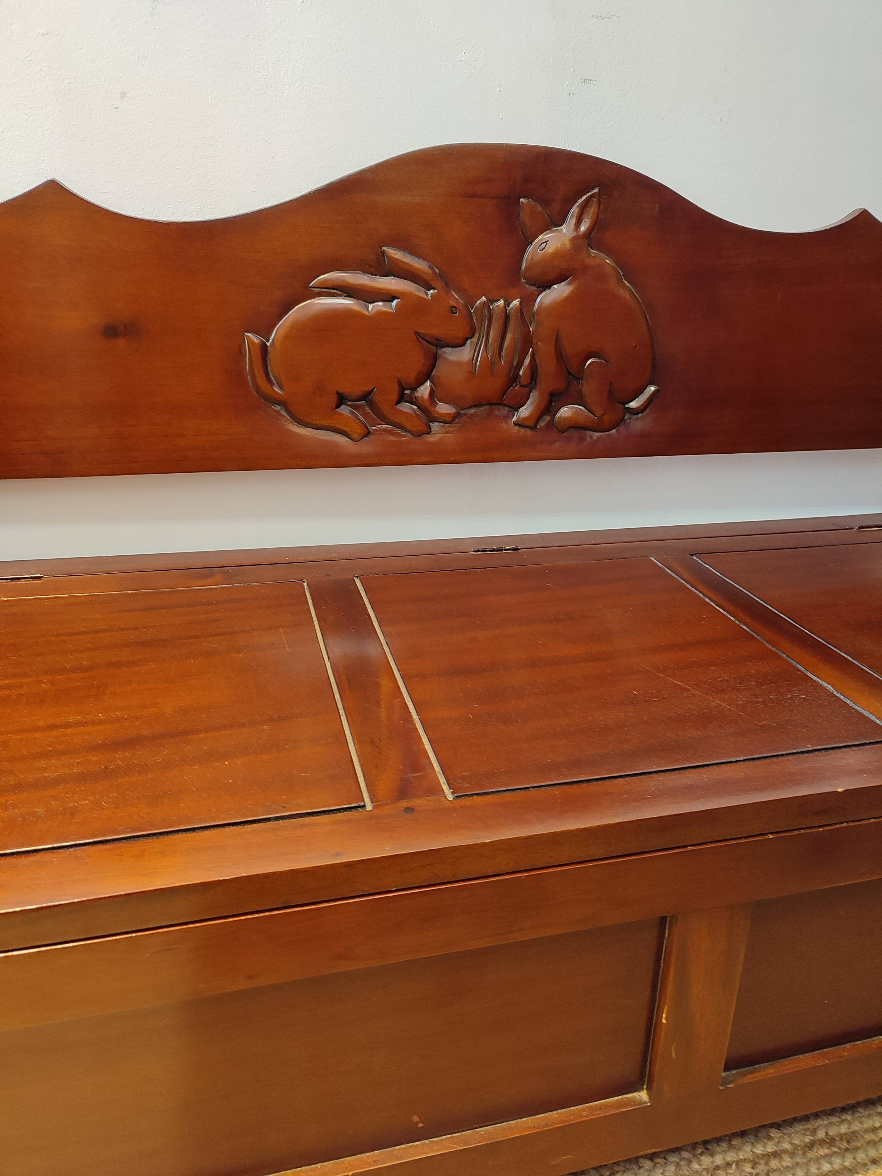 Rabbit chest bench