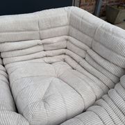 Ligne Roset Togo 3 places, 2 places et d'angle en velours côtelé beige