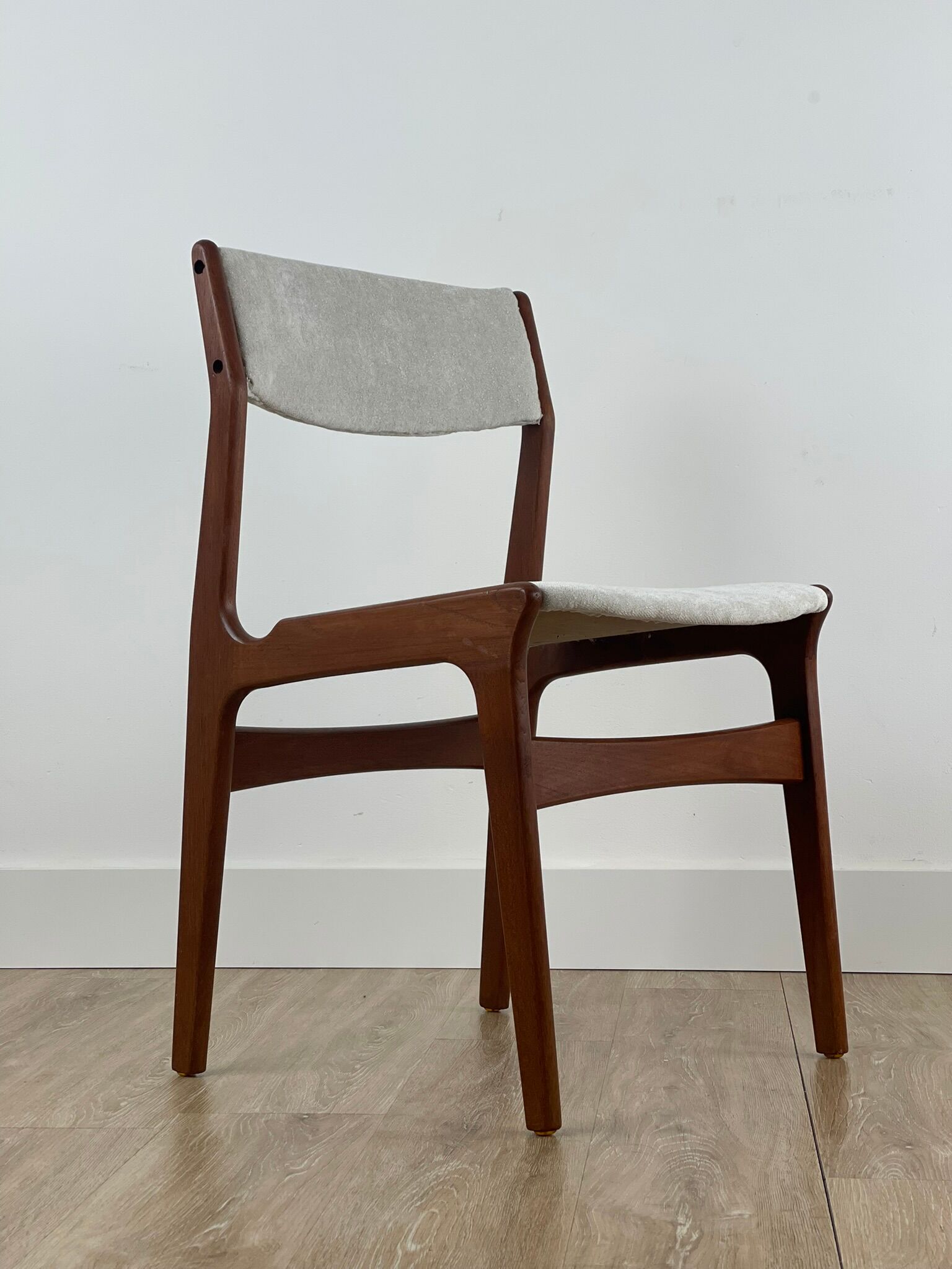 Set of 6 Erik Buch chairs