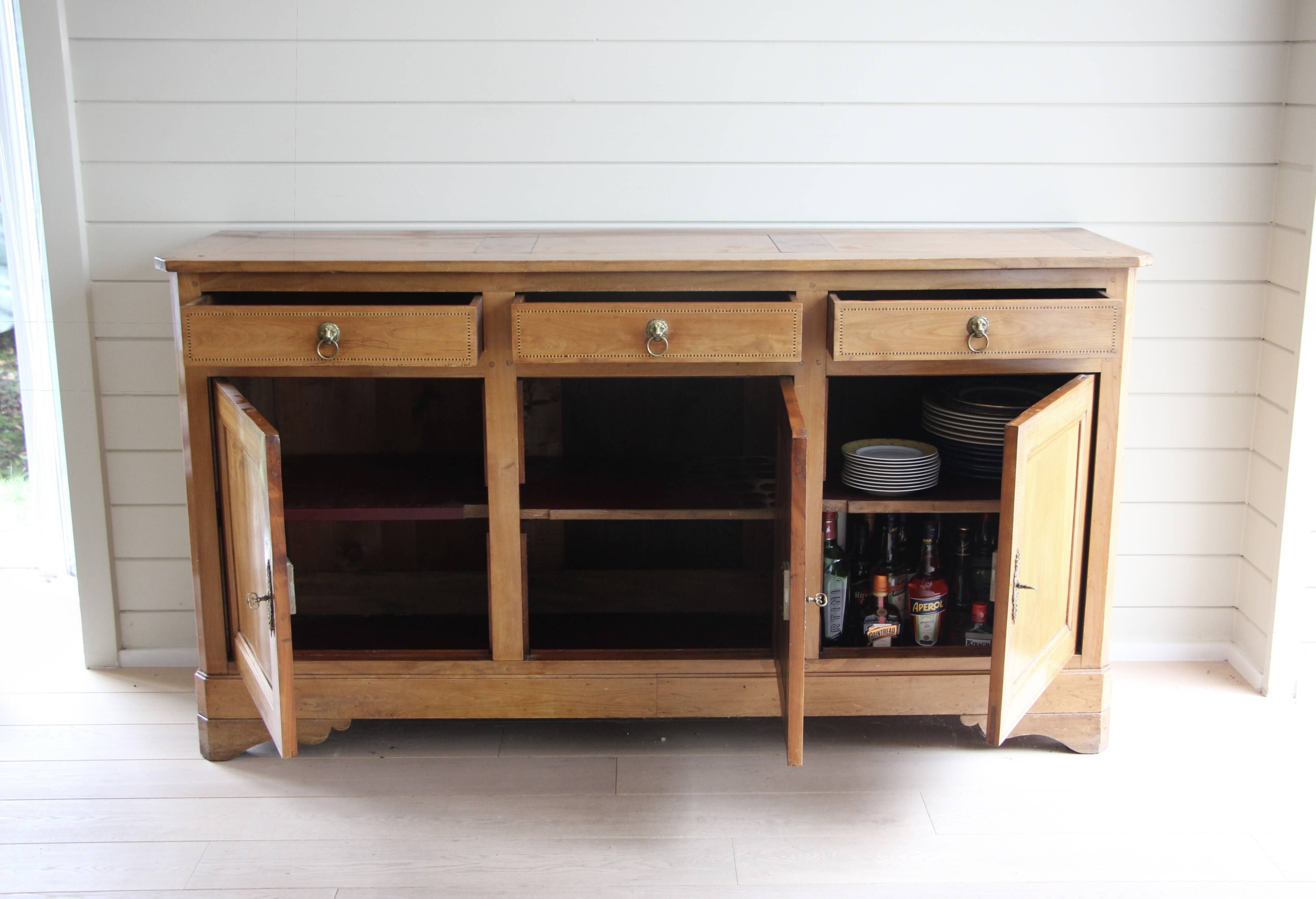 Buffet in a Restauration style enfilade