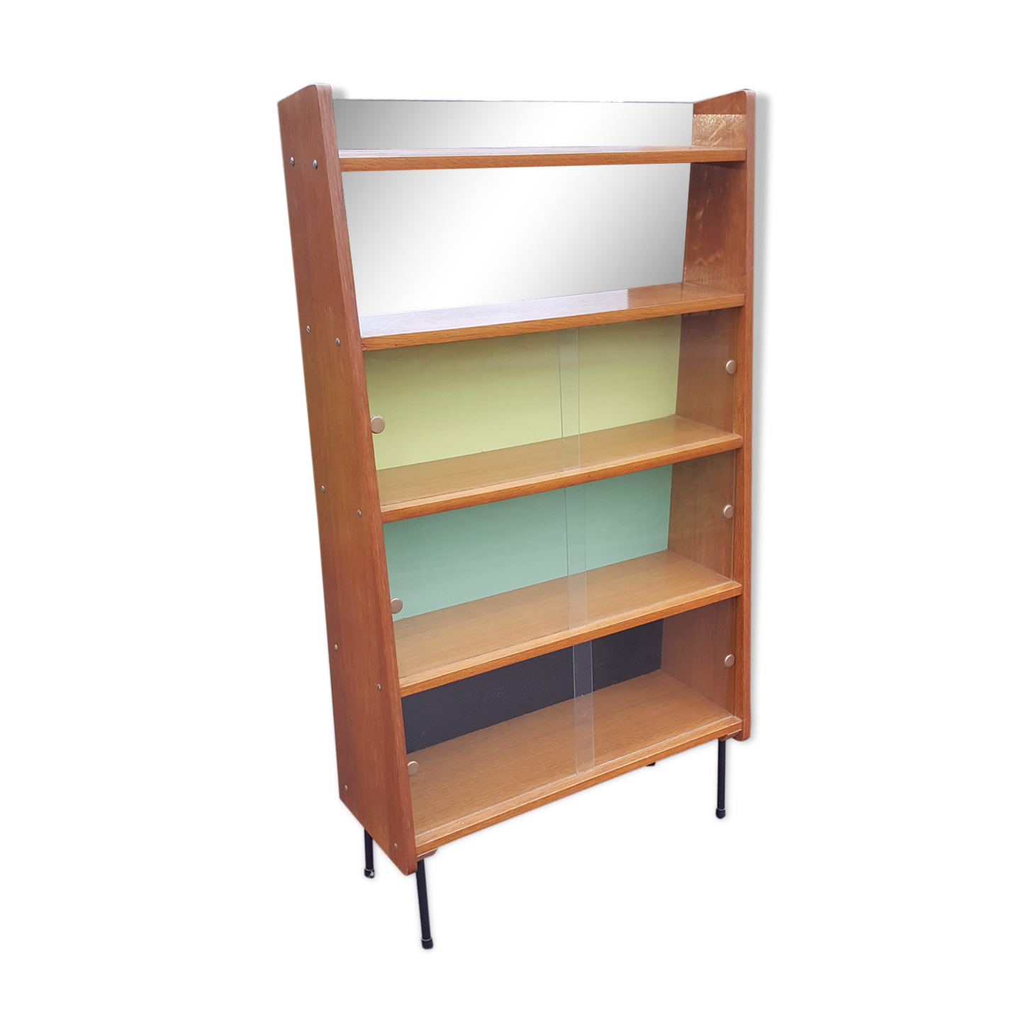 Showcase garlic by Pierre guariche