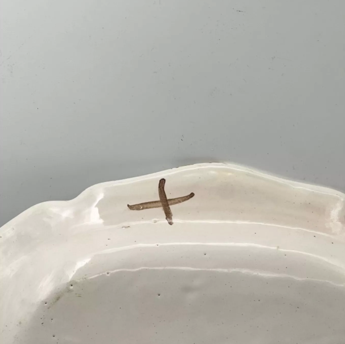 Oval flat Moustiers XVIIIth