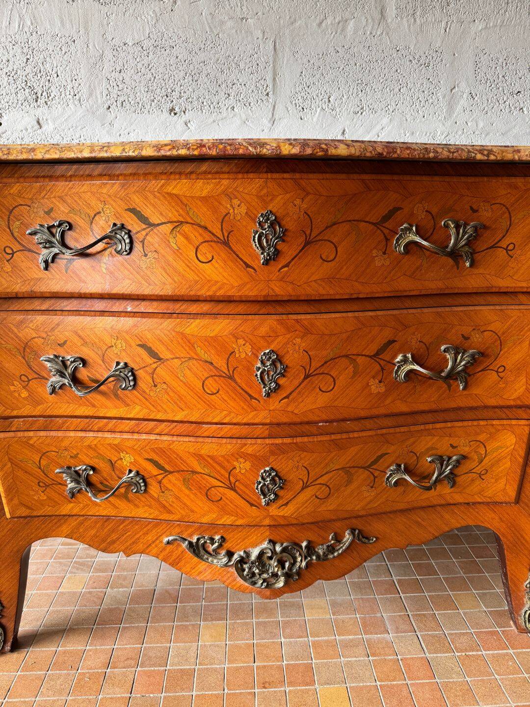 Commode marquetée Louis XV