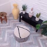 Handmade moroccan berber pouf in wool