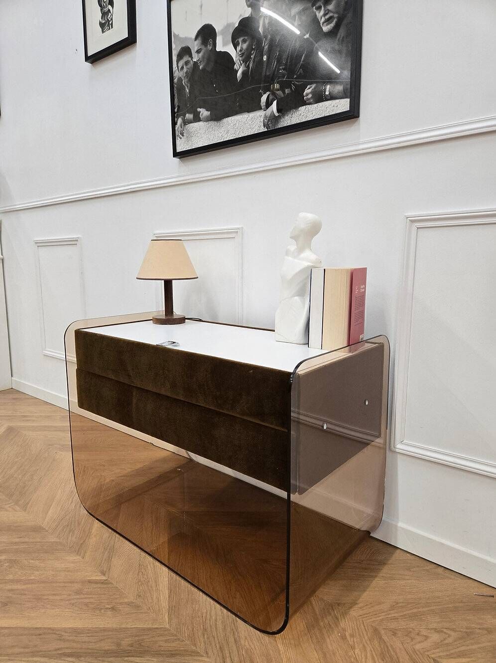Commode / coiffeuse et chevet en plexiglass