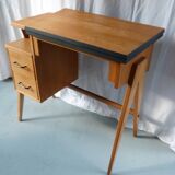 Fold-out desk
