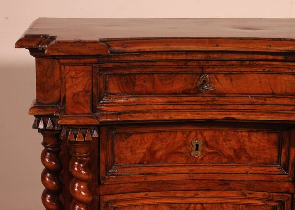 Oratoire renaissance Italienne en noyer et ronce de noyer, XVIIème siècle