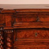 Italian Renaissance oratory in walnut and burl walnut - 17th century