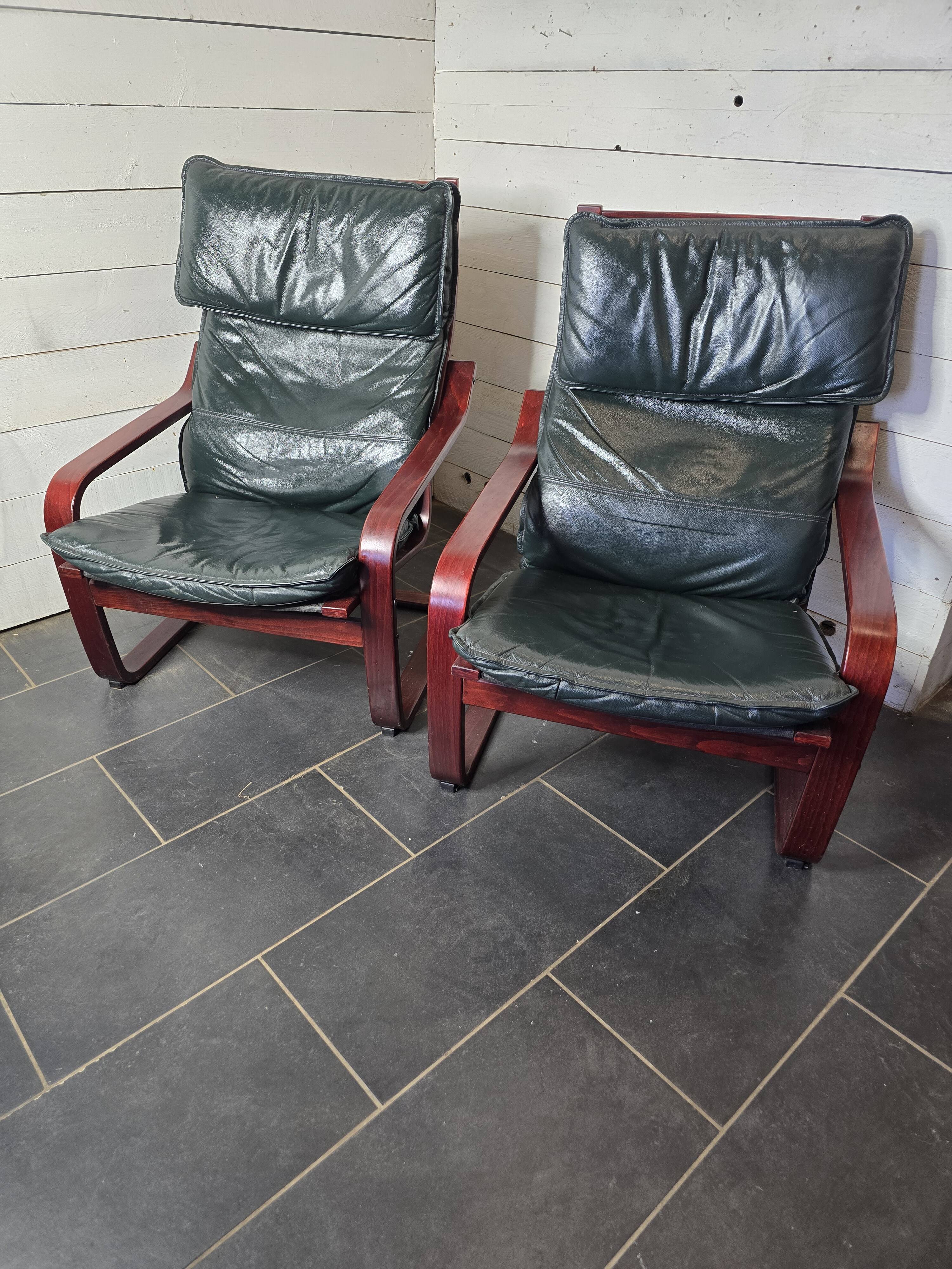 Pair of Scandinavian armchairs in leather and curved wood