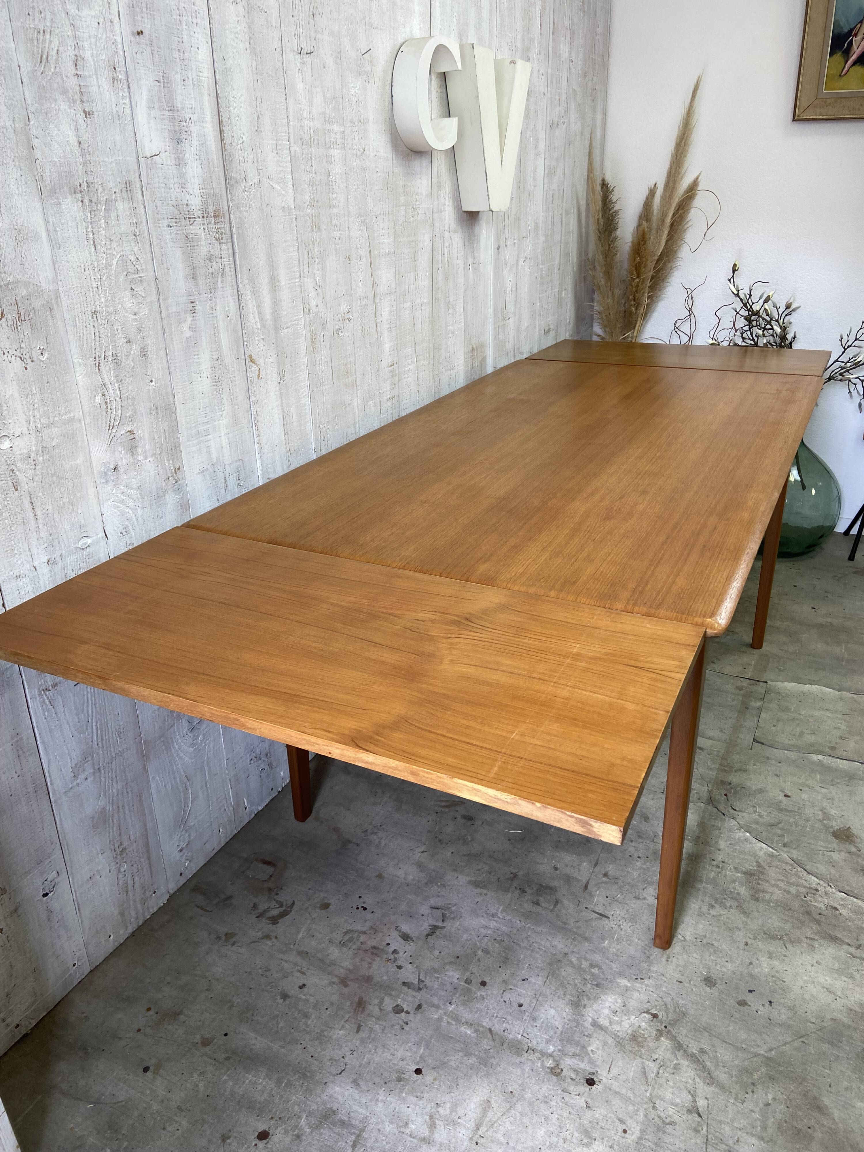 Scandinavian table