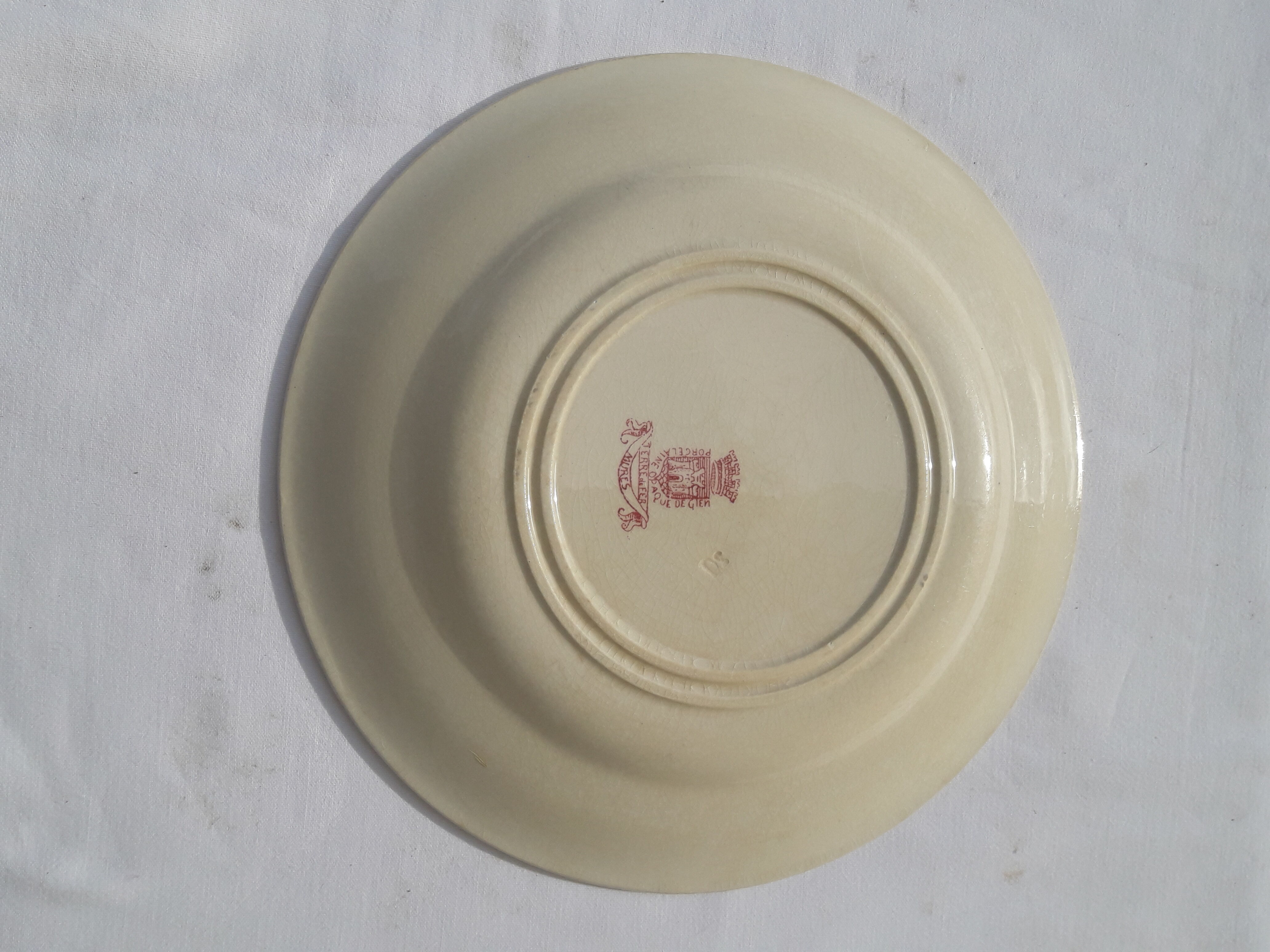 Gien's opaque porcelain plate iron earth model Matures diam 23 cm