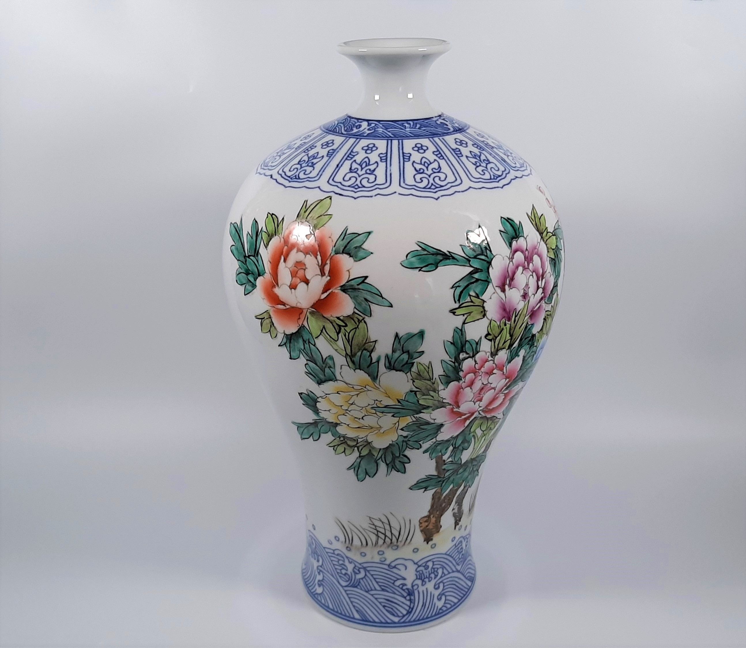 Antique Chinese Qing Qianlong Meiping Porcelain Vase