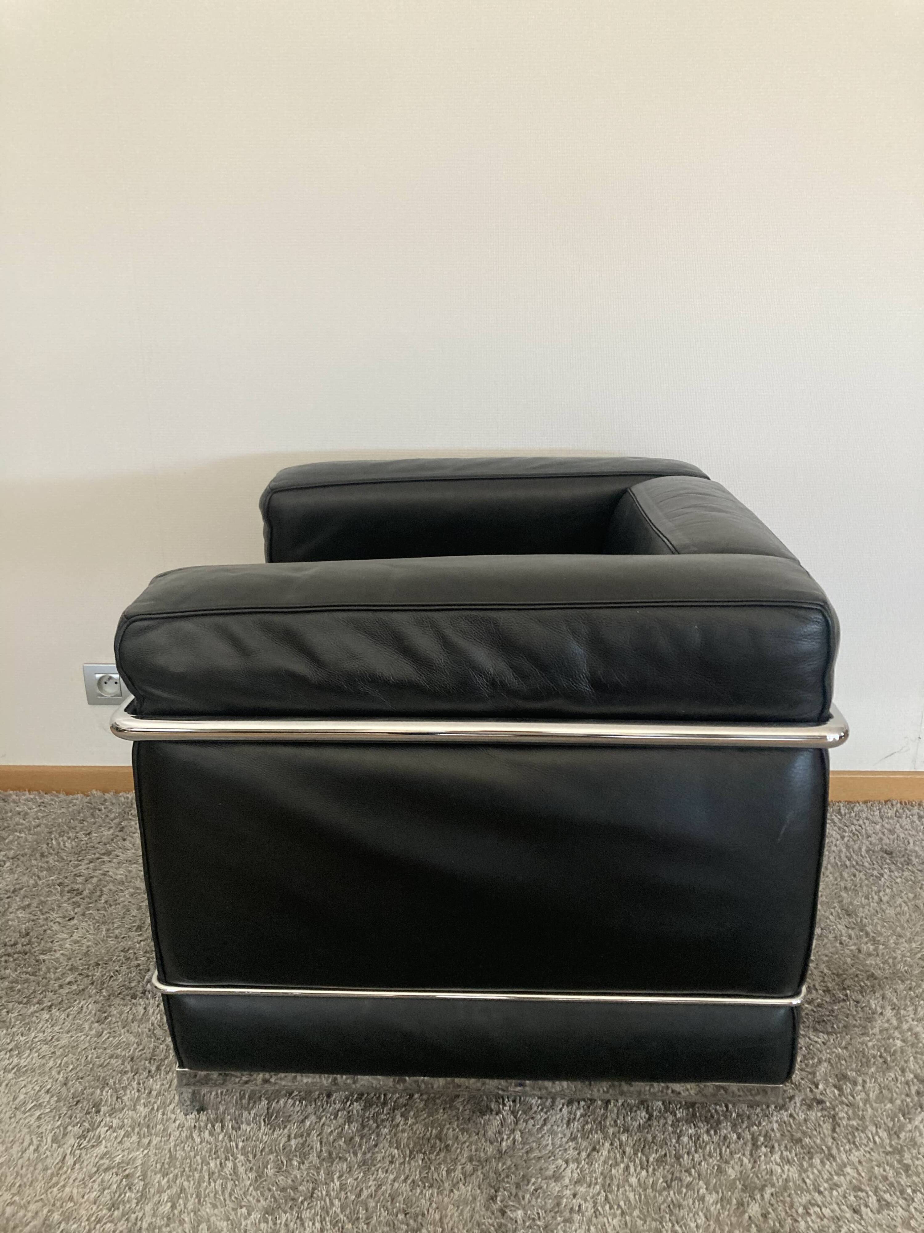 Le Corbusier LC2 armchair in black leather