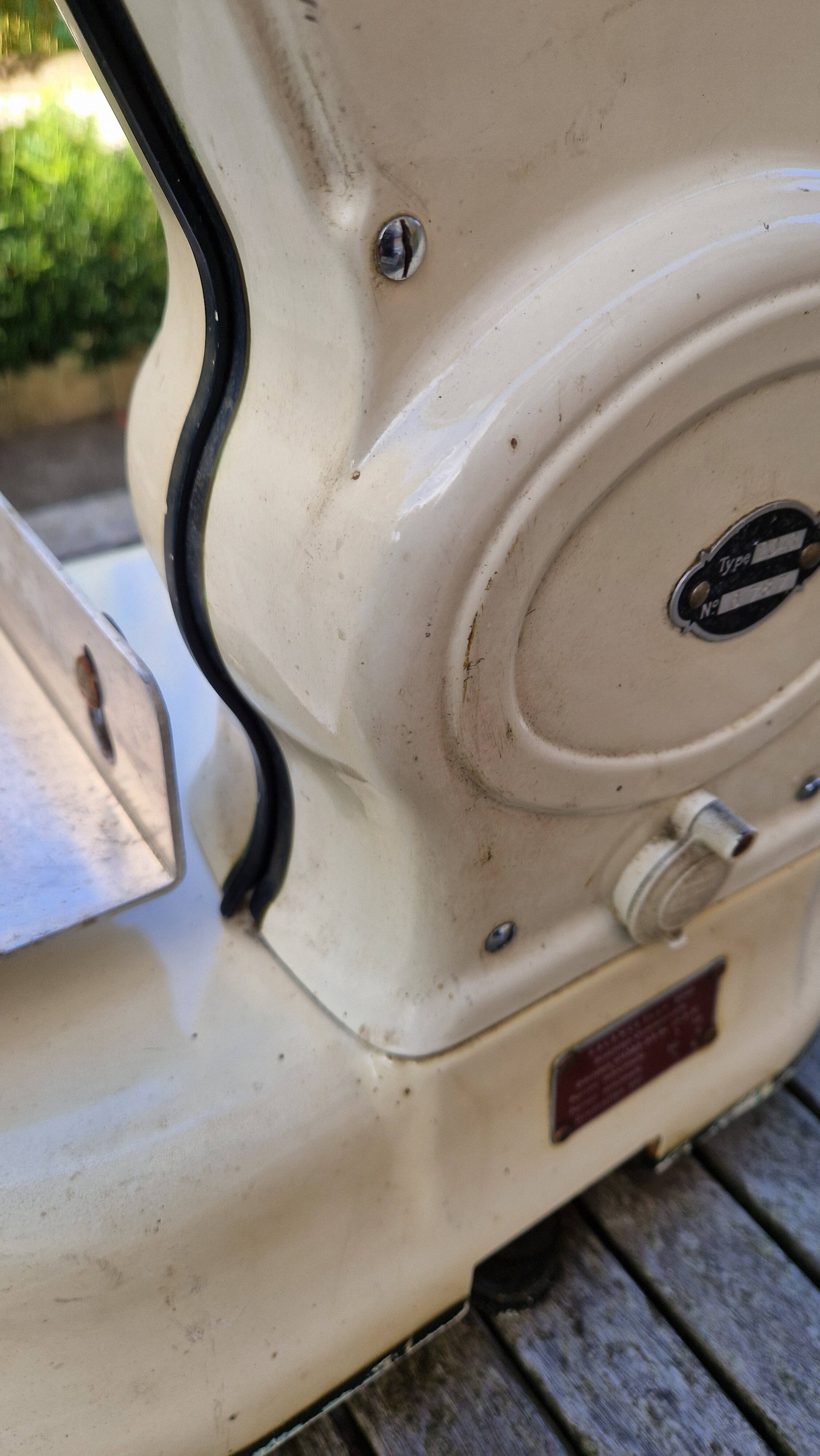 Antique Testut Dayton white bakelite grocery scale, 1960s