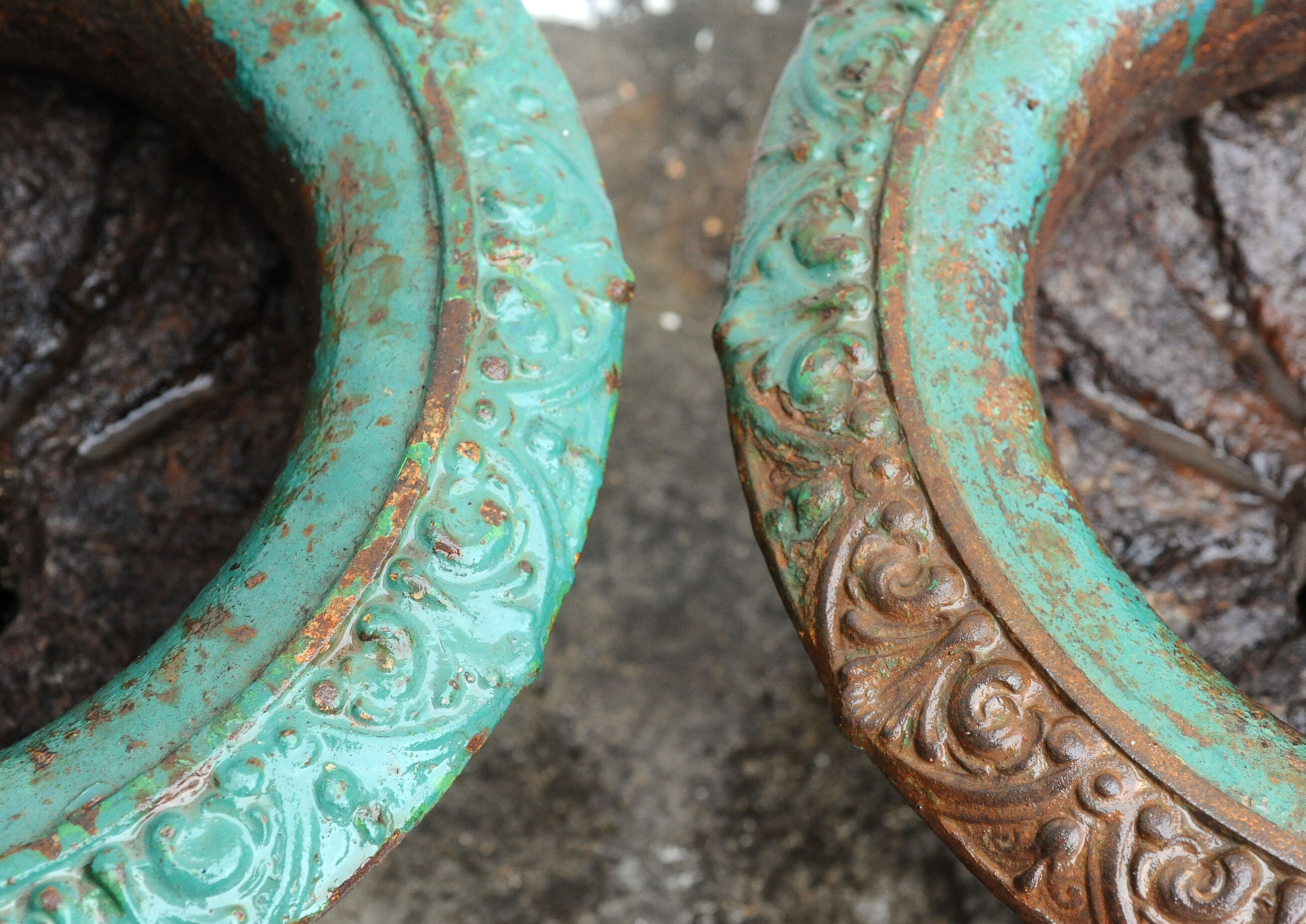 Pair of 2 medicis vases