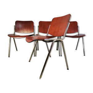 4 chaises empilables,