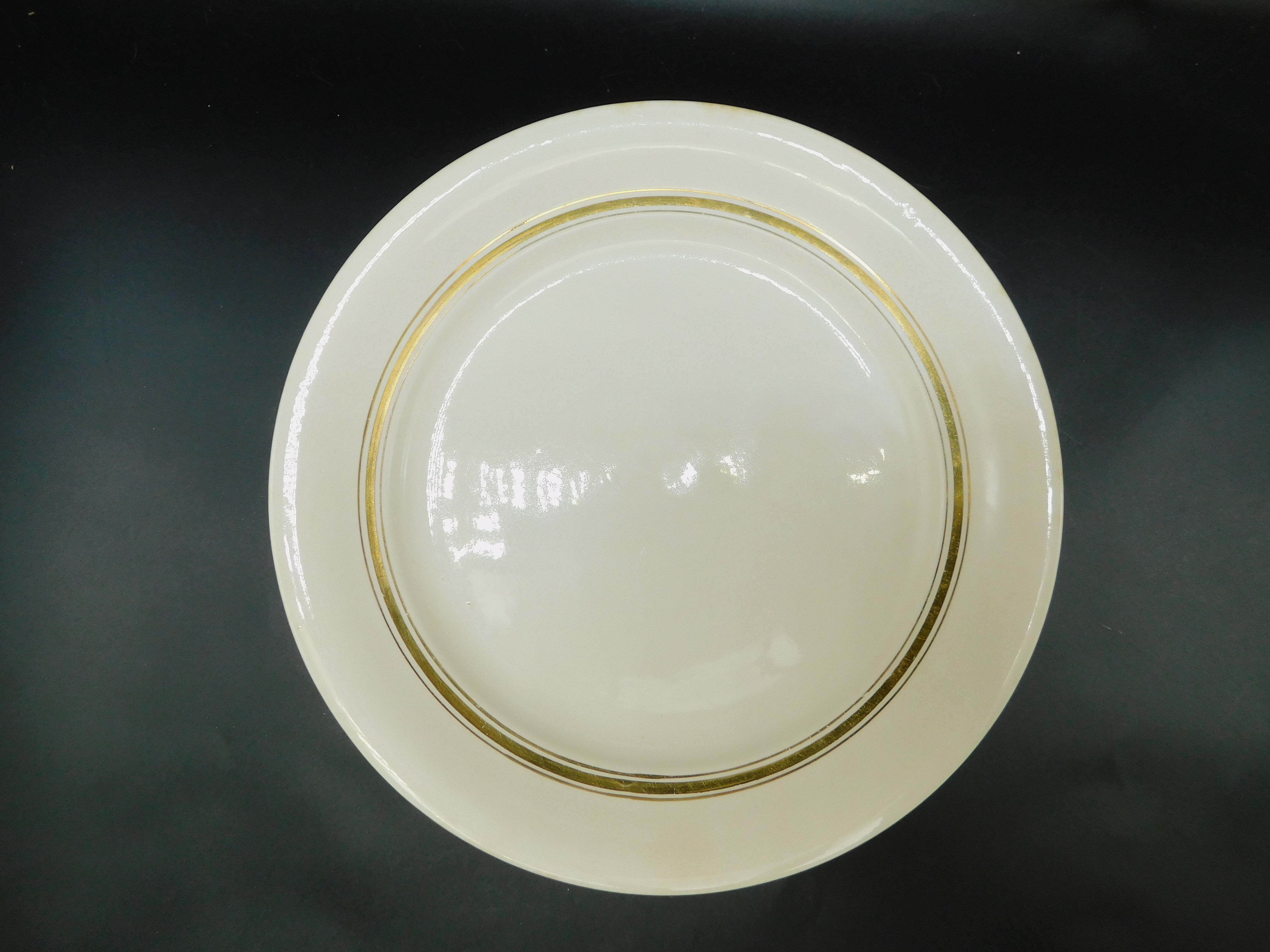 8 flat plates Villeroy - Boch Mettlach - Cream and Gold.