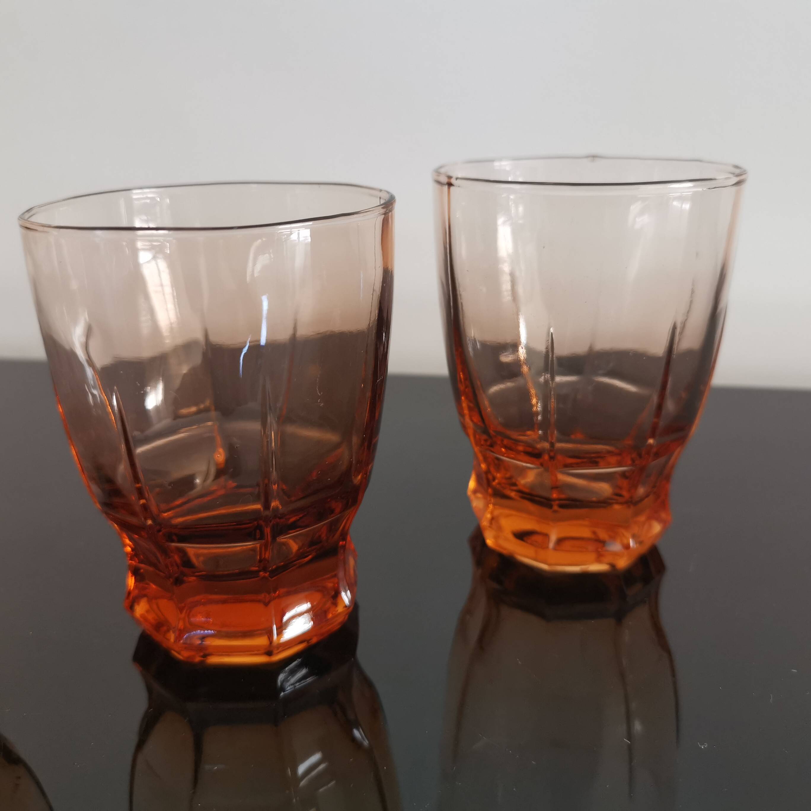 Série de 4 verres à eau des années 30 rose fumé