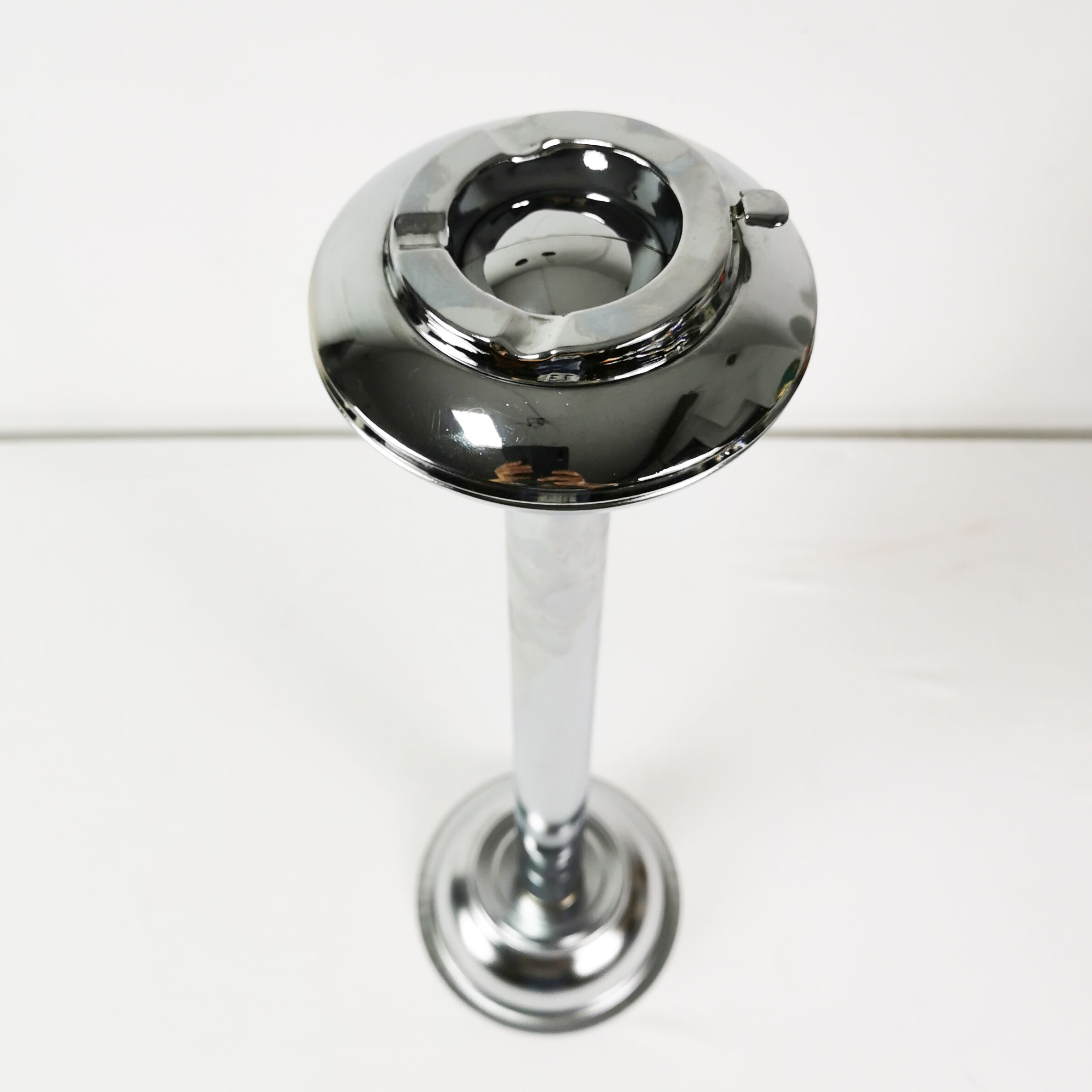 Cendrier de sol moderniste, Allemagne, années 1970