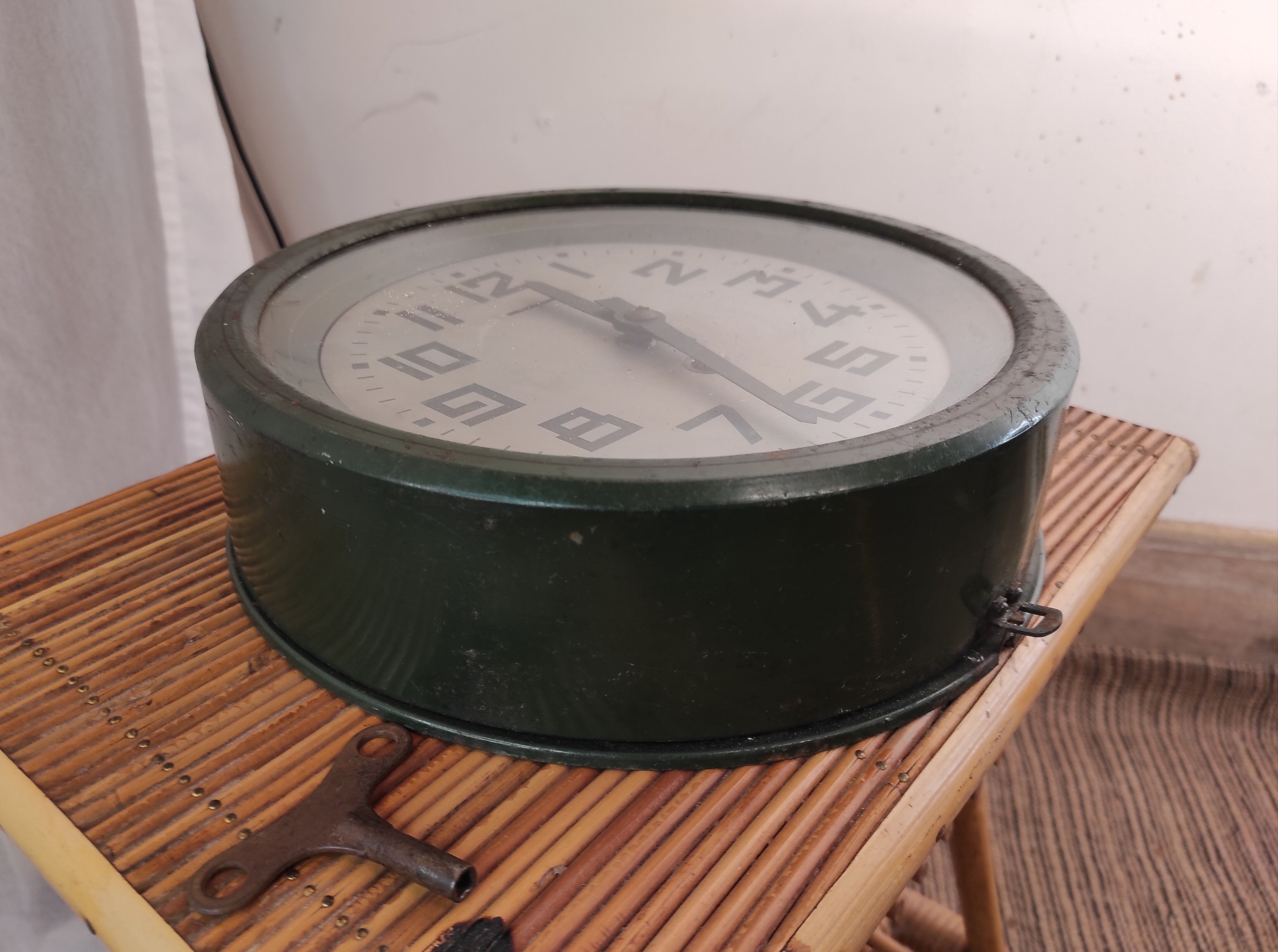 Station clock 1930