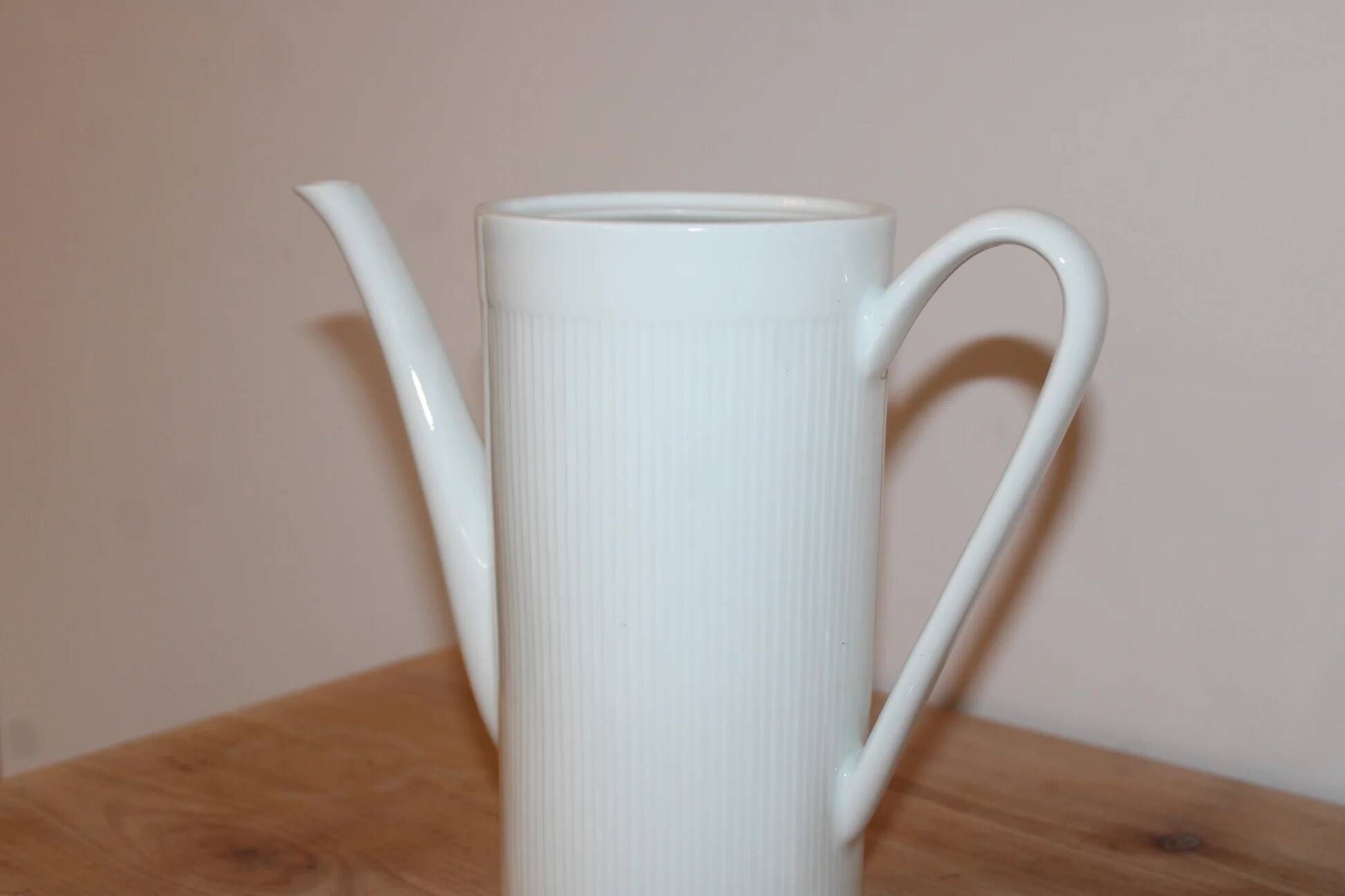 Vintage ribbed white porcelain coffee pot Berry P.L. – Made in France