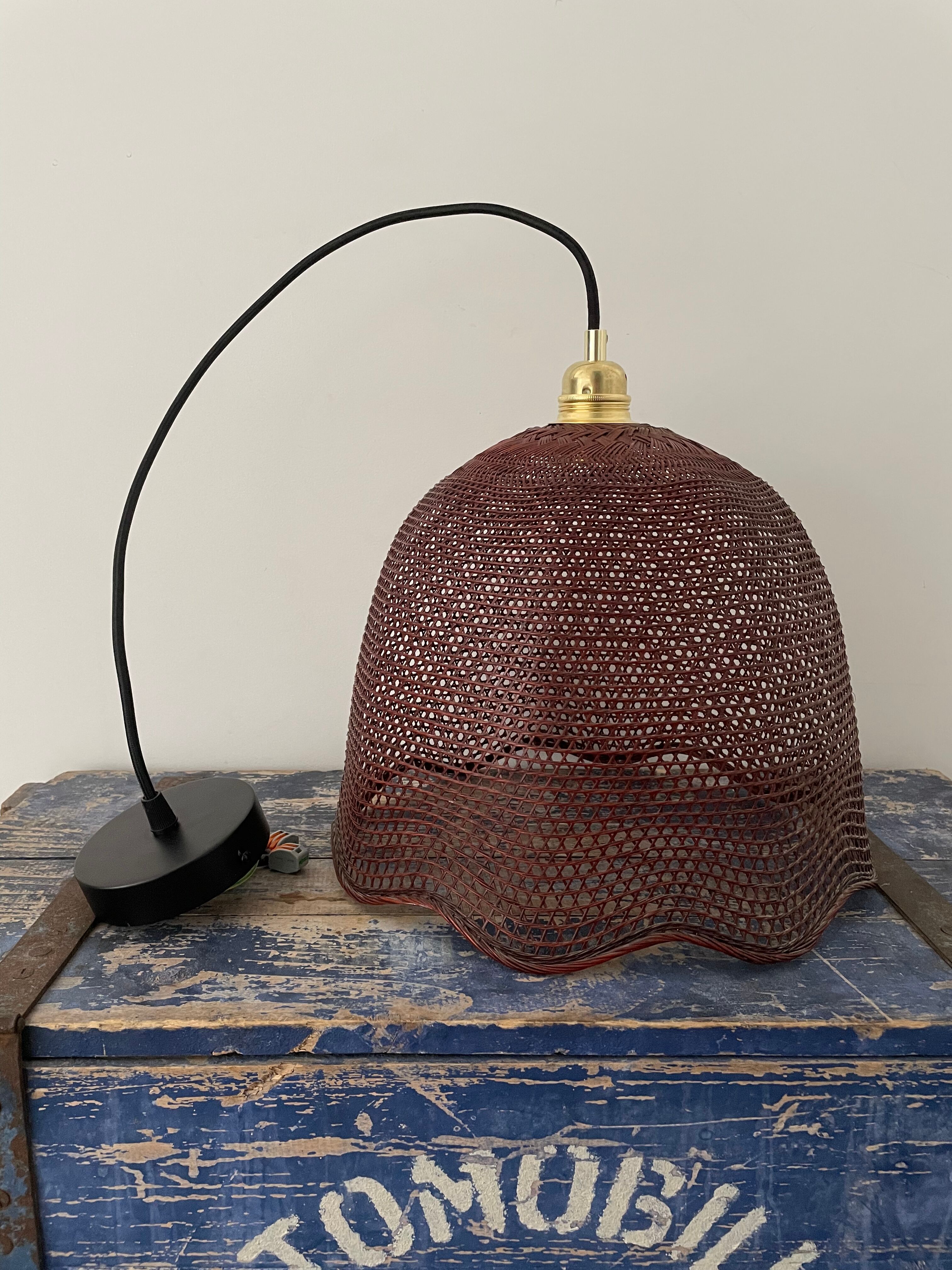 Vintage braided wicker suspension electrified to nine