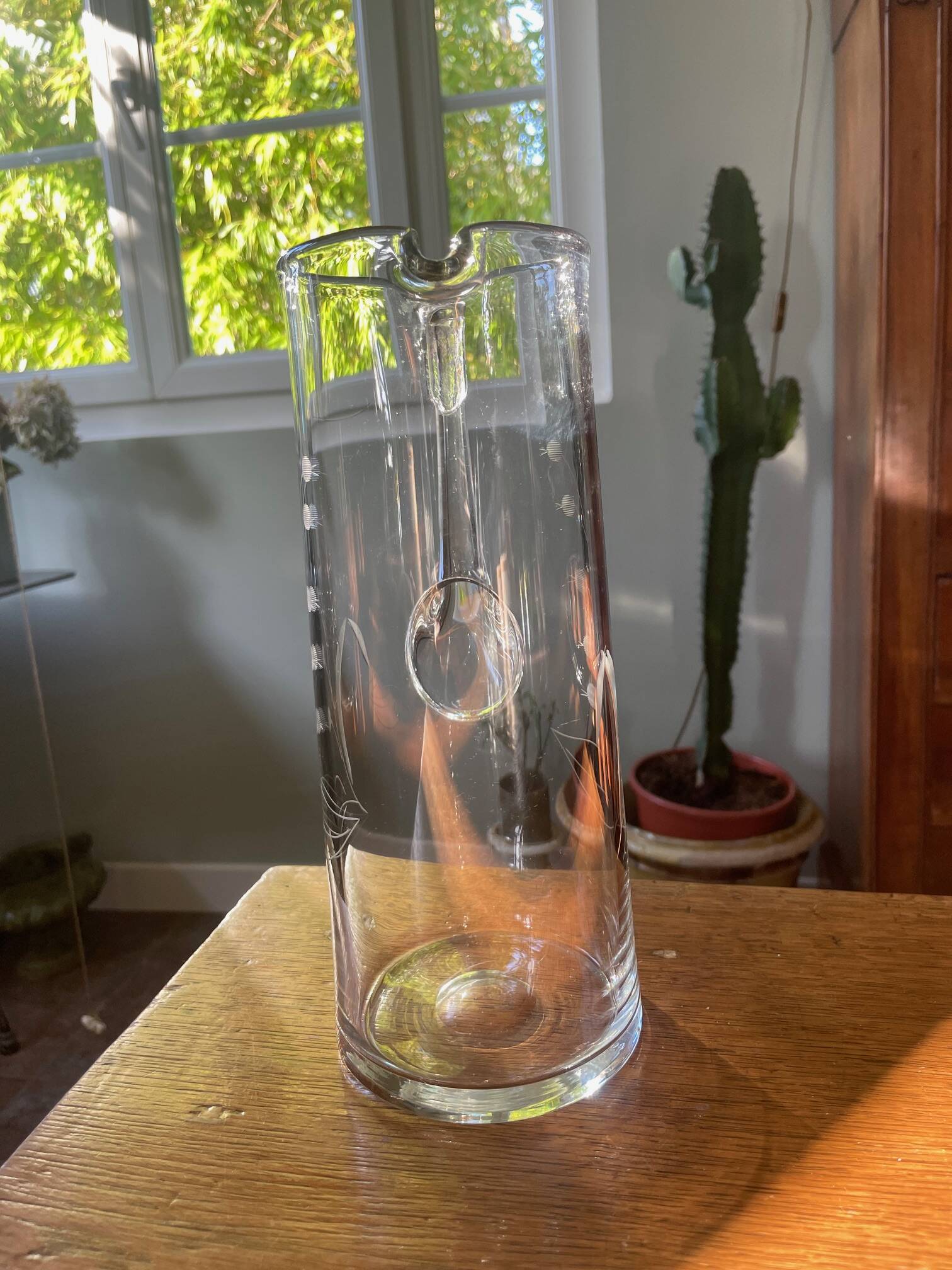Pitcher or carafe in blown crystal and engraved with floral motif
