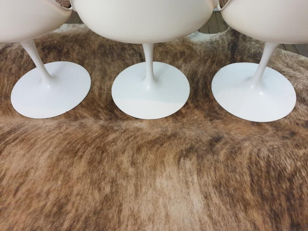 Chairs by Eero Saarinen, Knoll edition