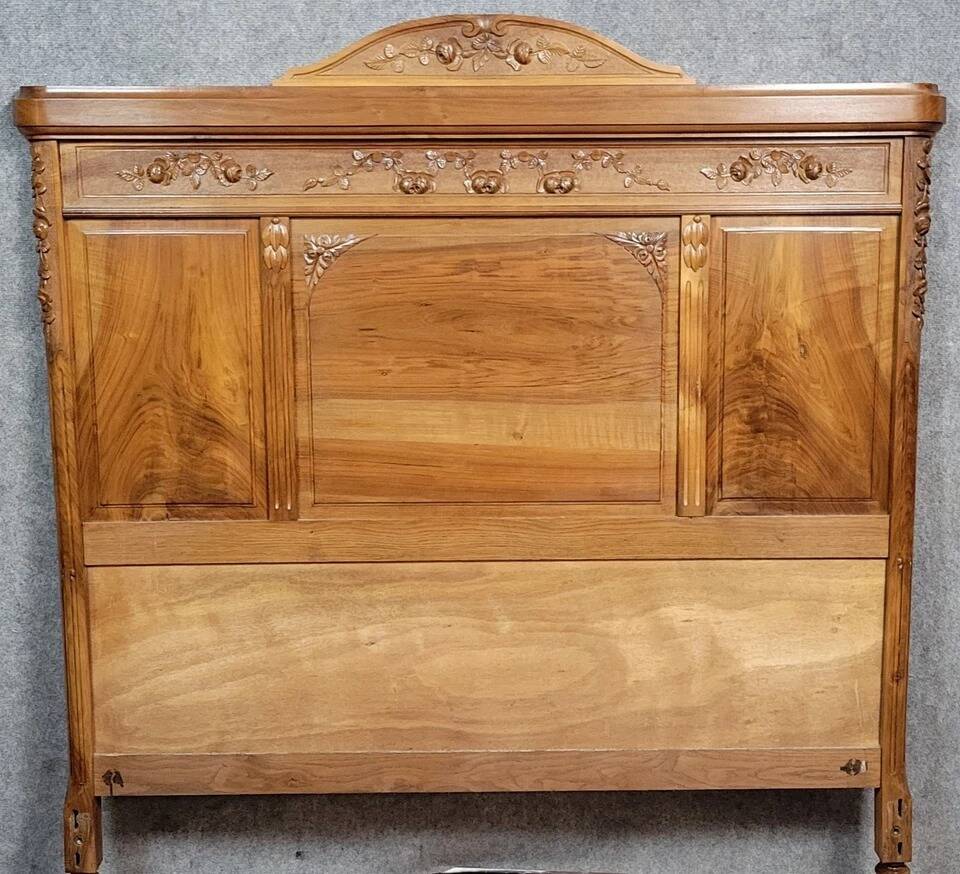 Lit de centre style louis XVI en Noyer massif vers 1880