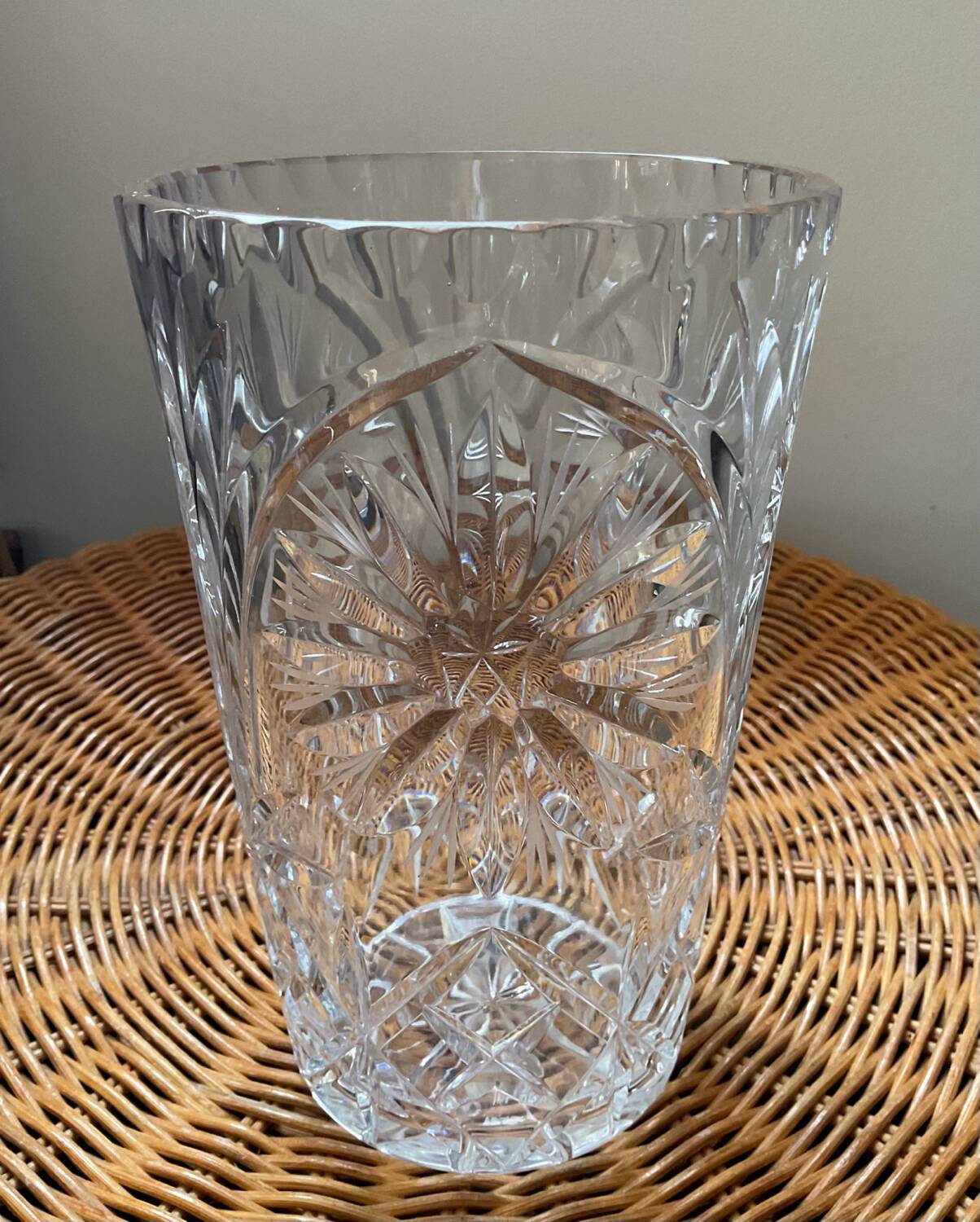 Vintage Marguerite vase in chiseled crystal