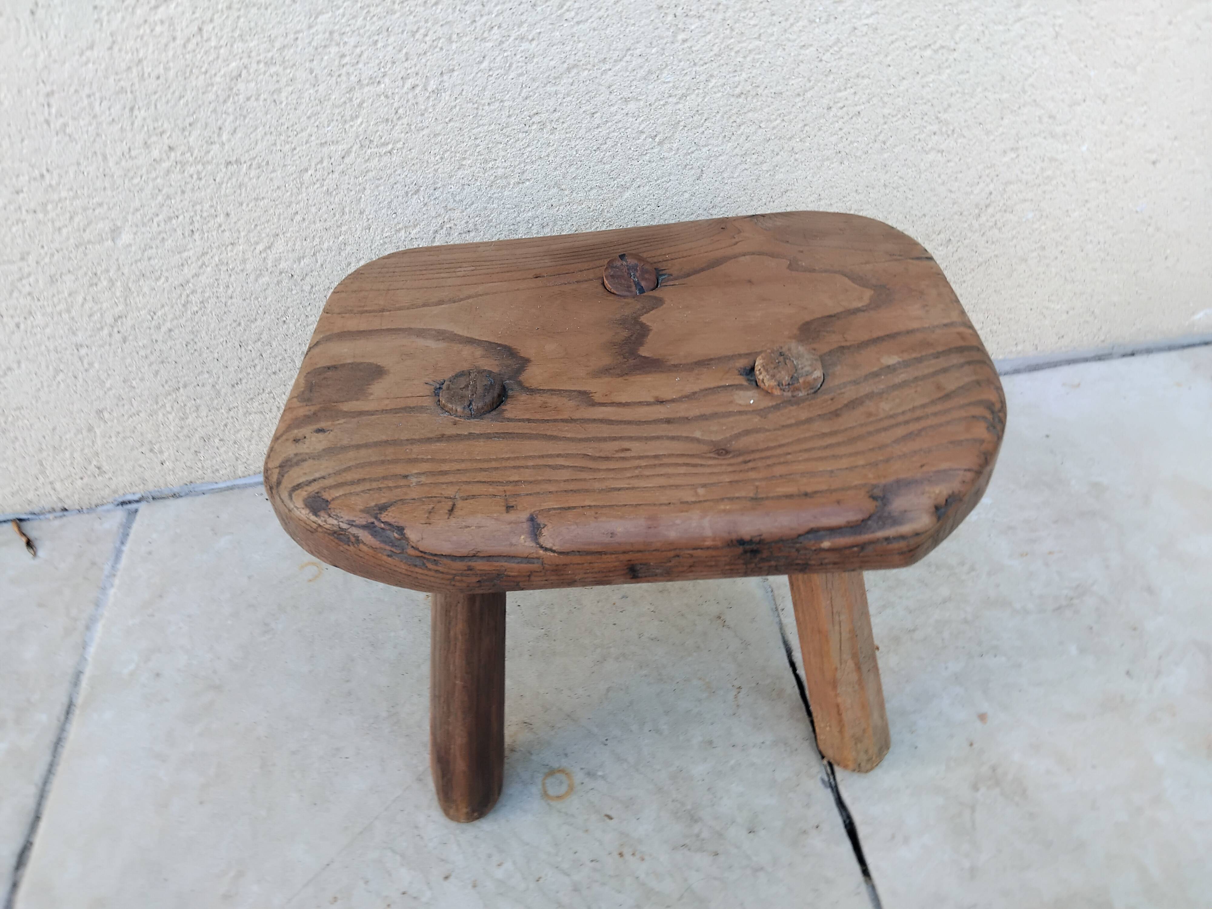 Tabouret tripode de ferme vintage en bois
