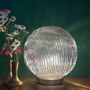 Lampe à poser globe vintage en verre strié