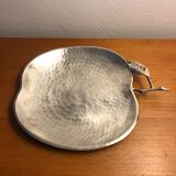 Empty pocket, apple-shaped cut