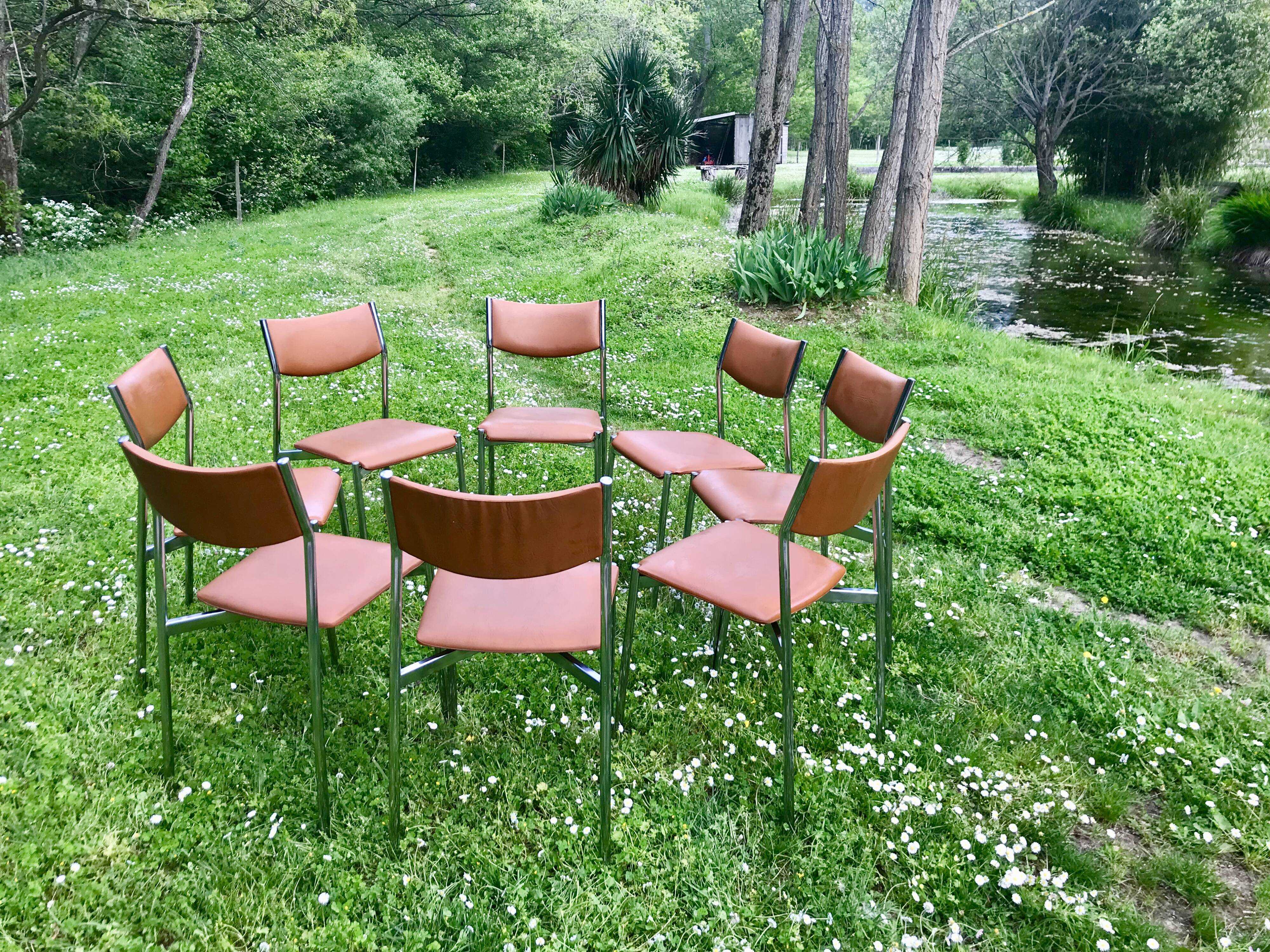 Ensemble de 8 chaises en skaï 1970